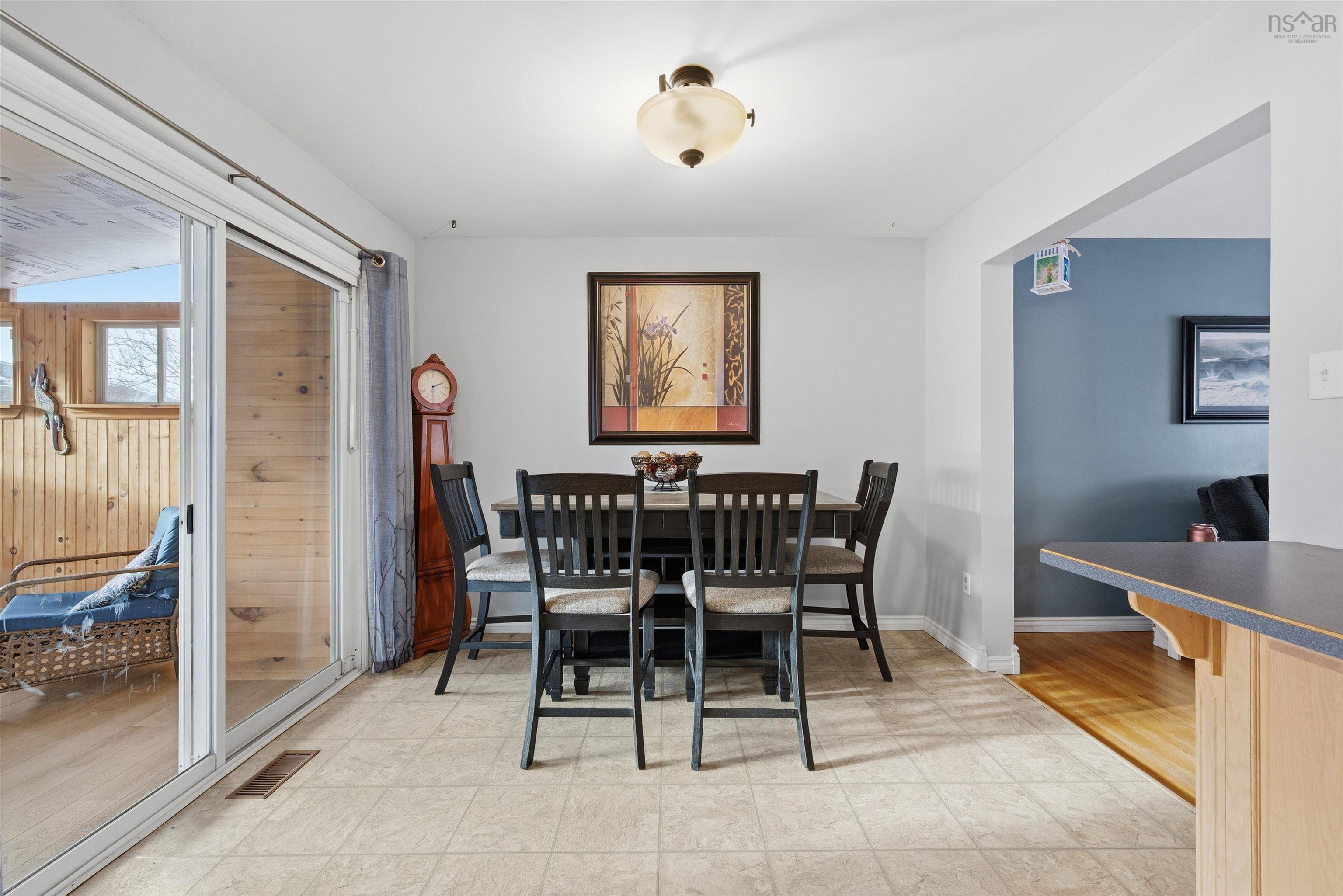 $450,000.00: 24 Roblea Drive, Dartmouth