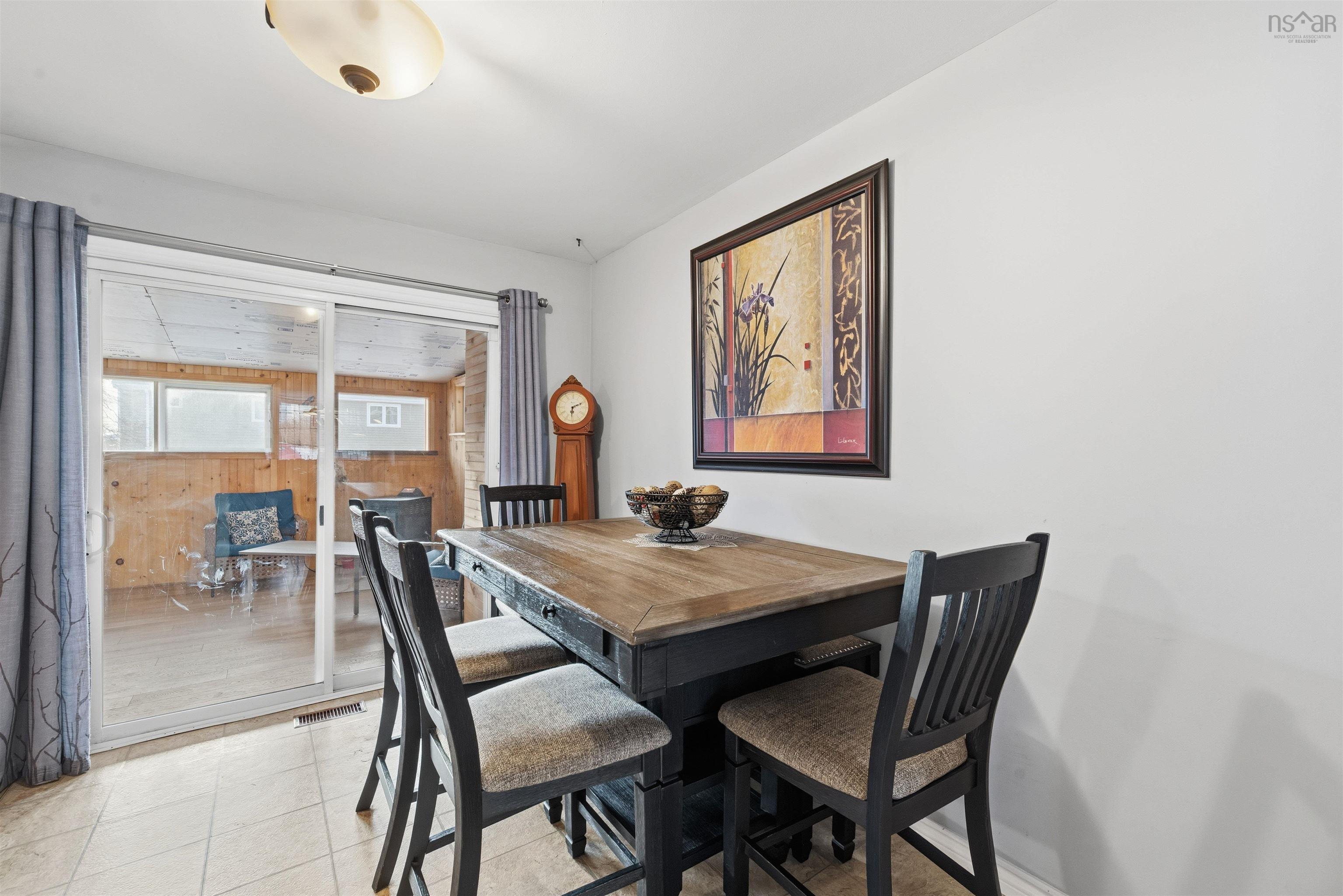 $450,000.00: 24 Roblea Drive, Dartmouth