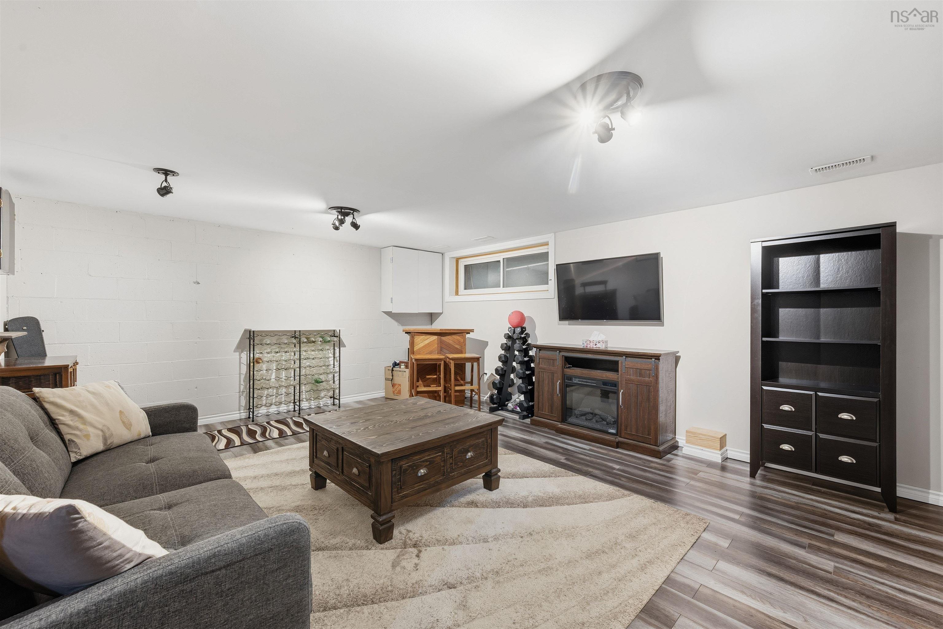 $450,000.00: 24 Roblea Drive, Dartmouth