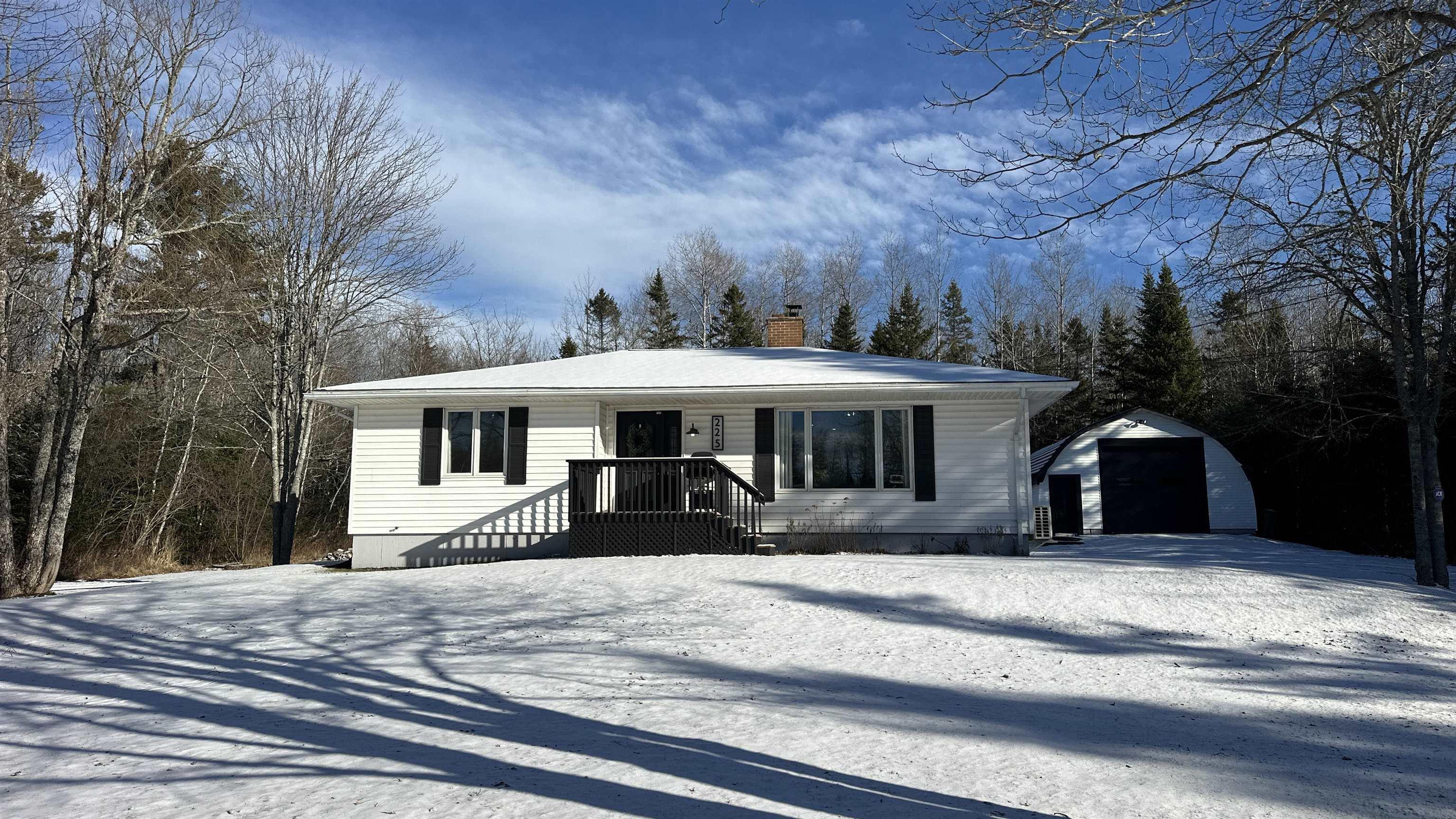 $385,000.00: 225 2 Highway, Brookfield