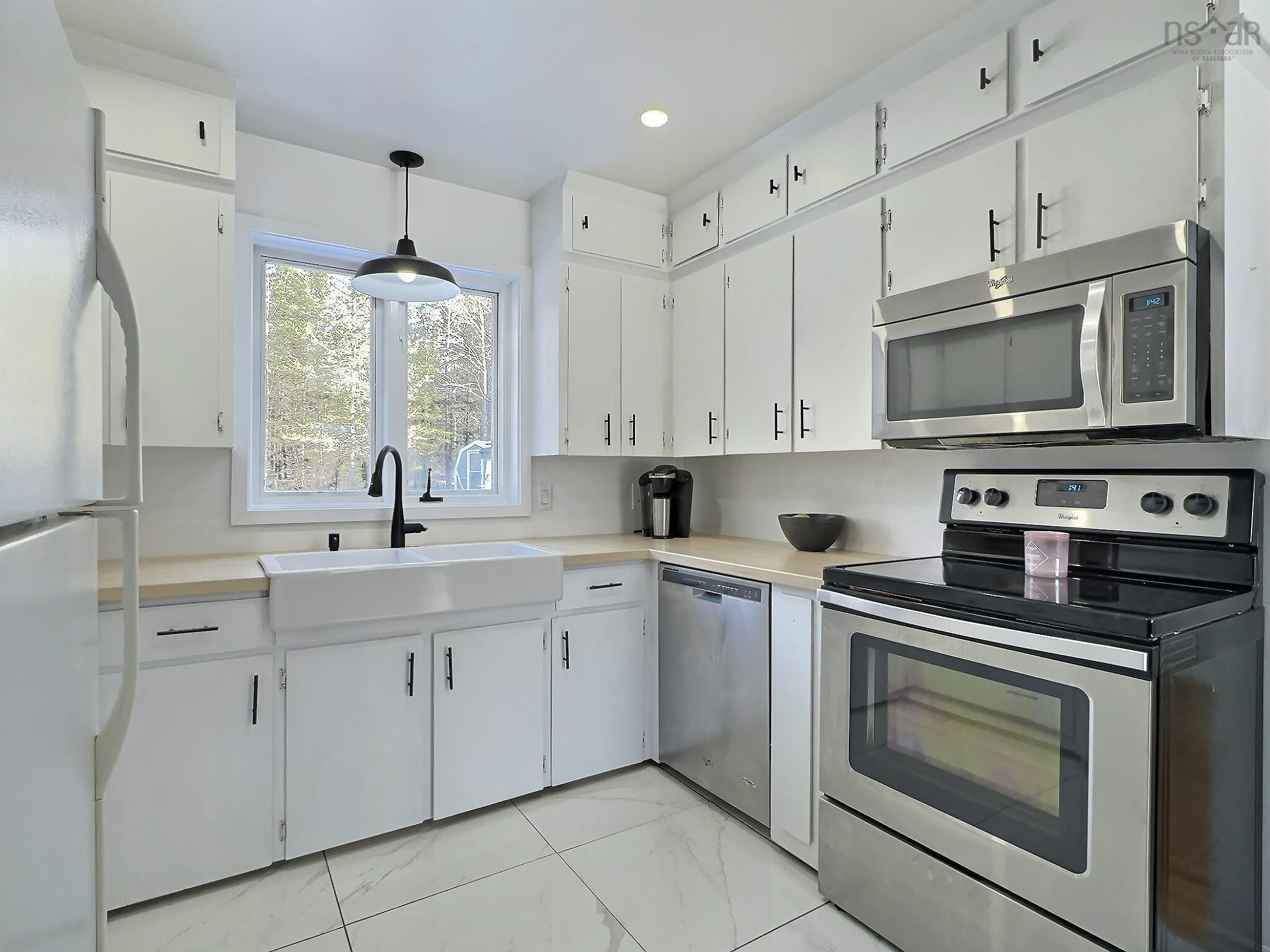 $385,000.00: 225 2 Highway, Brookfield