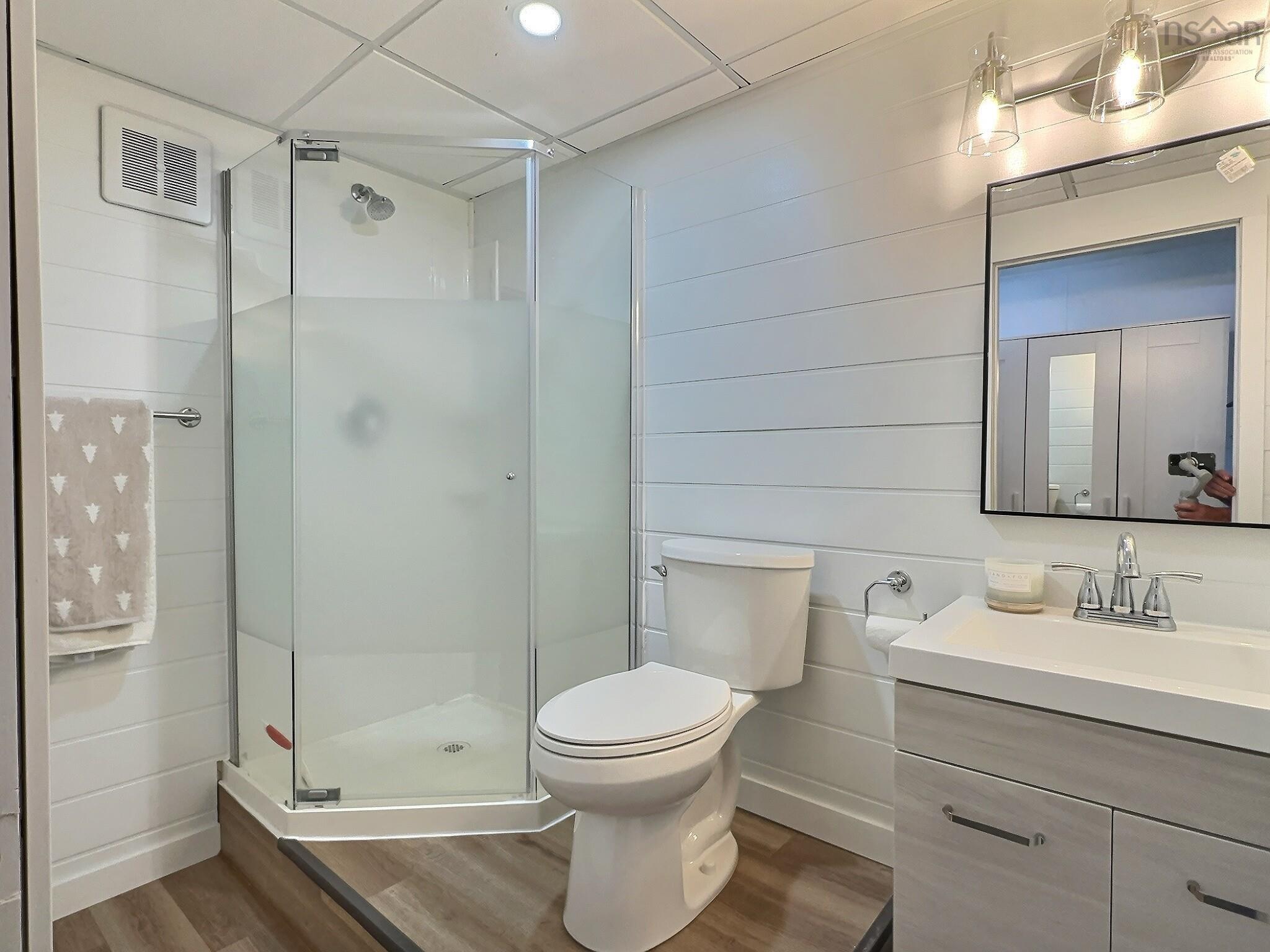 $385,000.00: 225 2 Highway, Brookfield