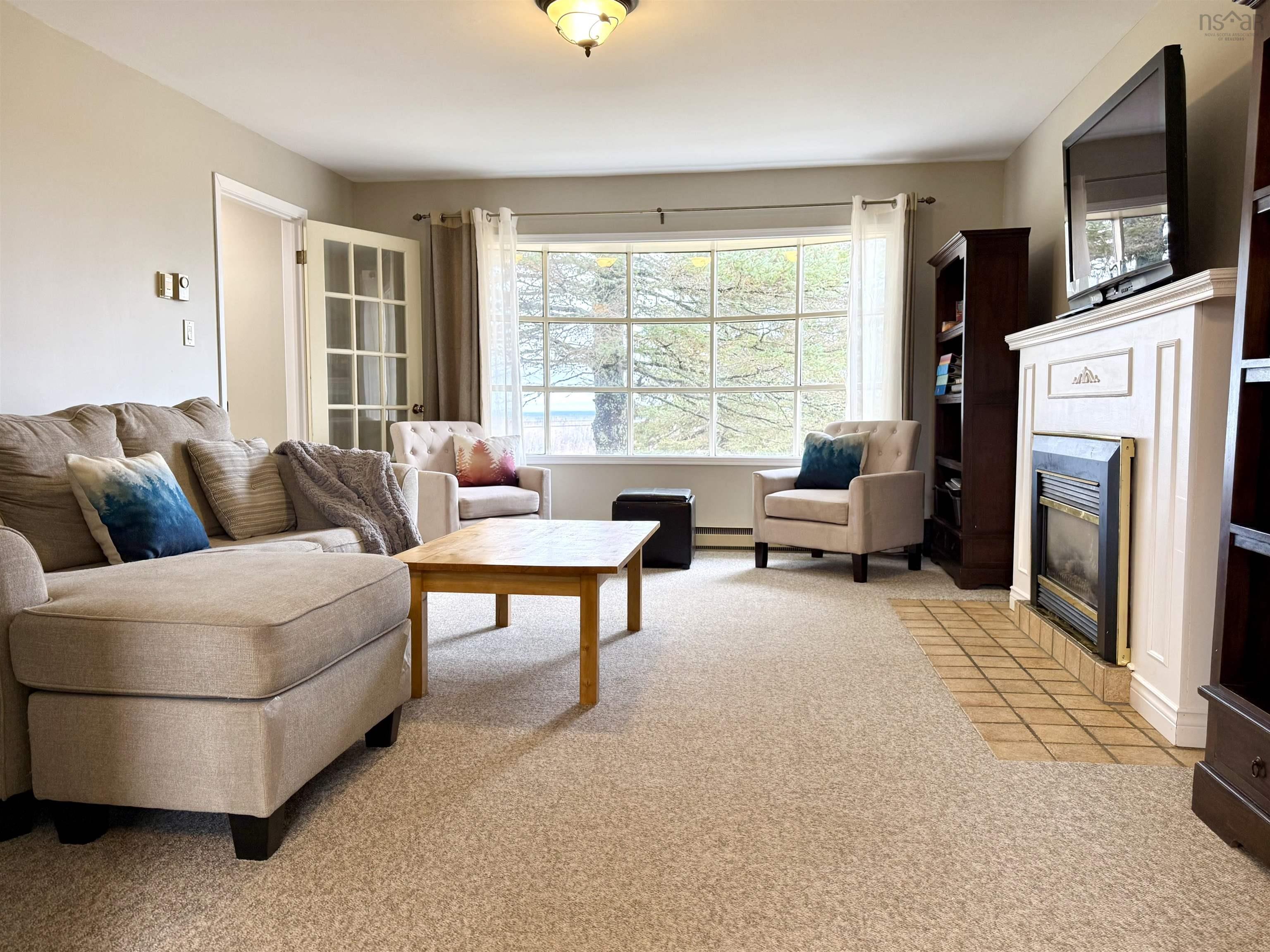 $359,900.00: 1042 6 Highway, Warren