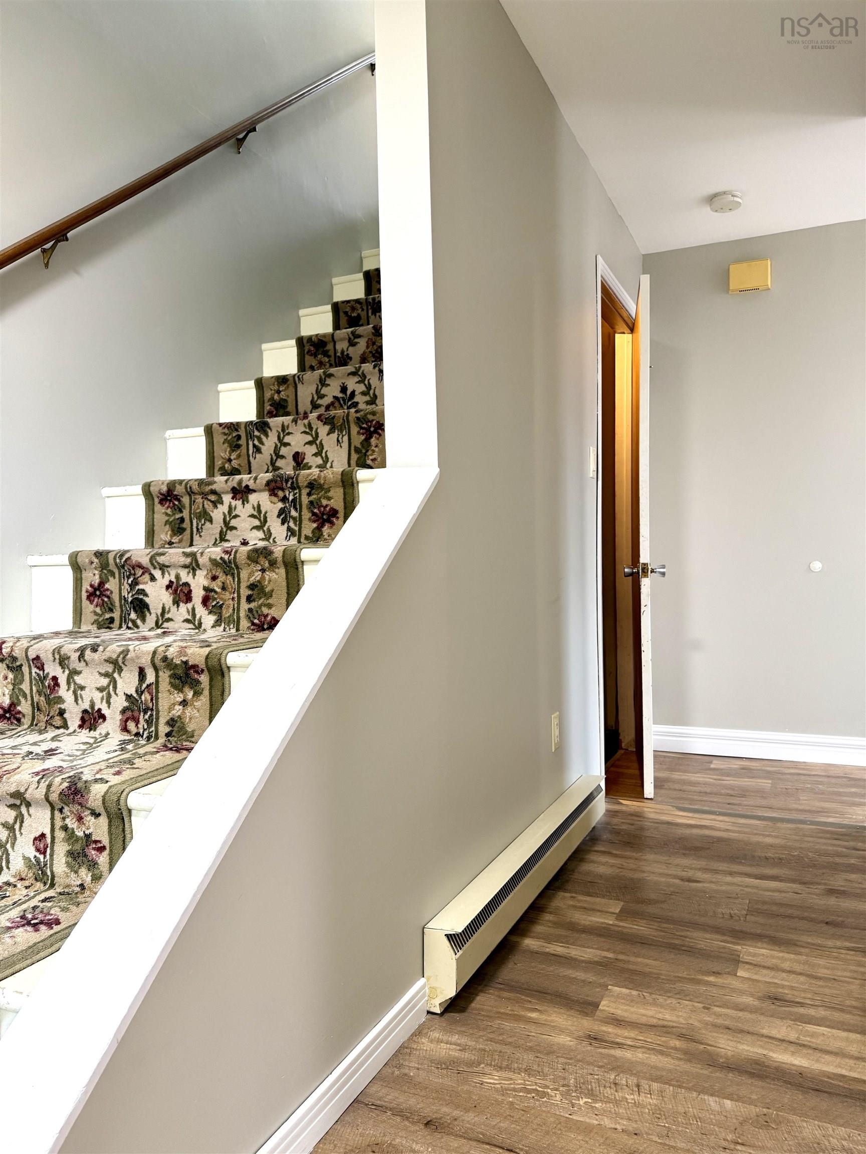 $359,900.00: 1042 6 Highway, Warren