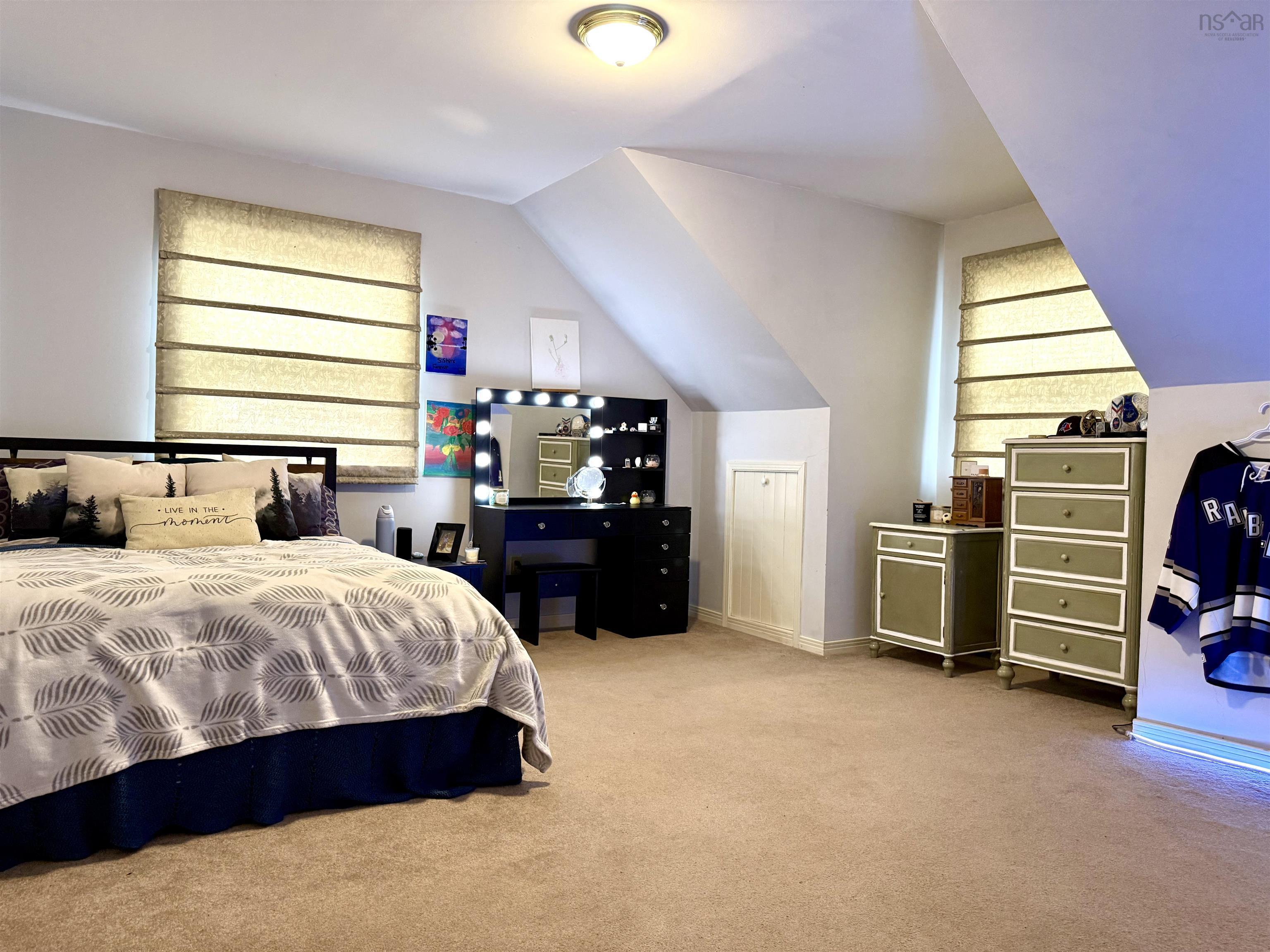 $359,900.00: 1042 6 Highway, Warren