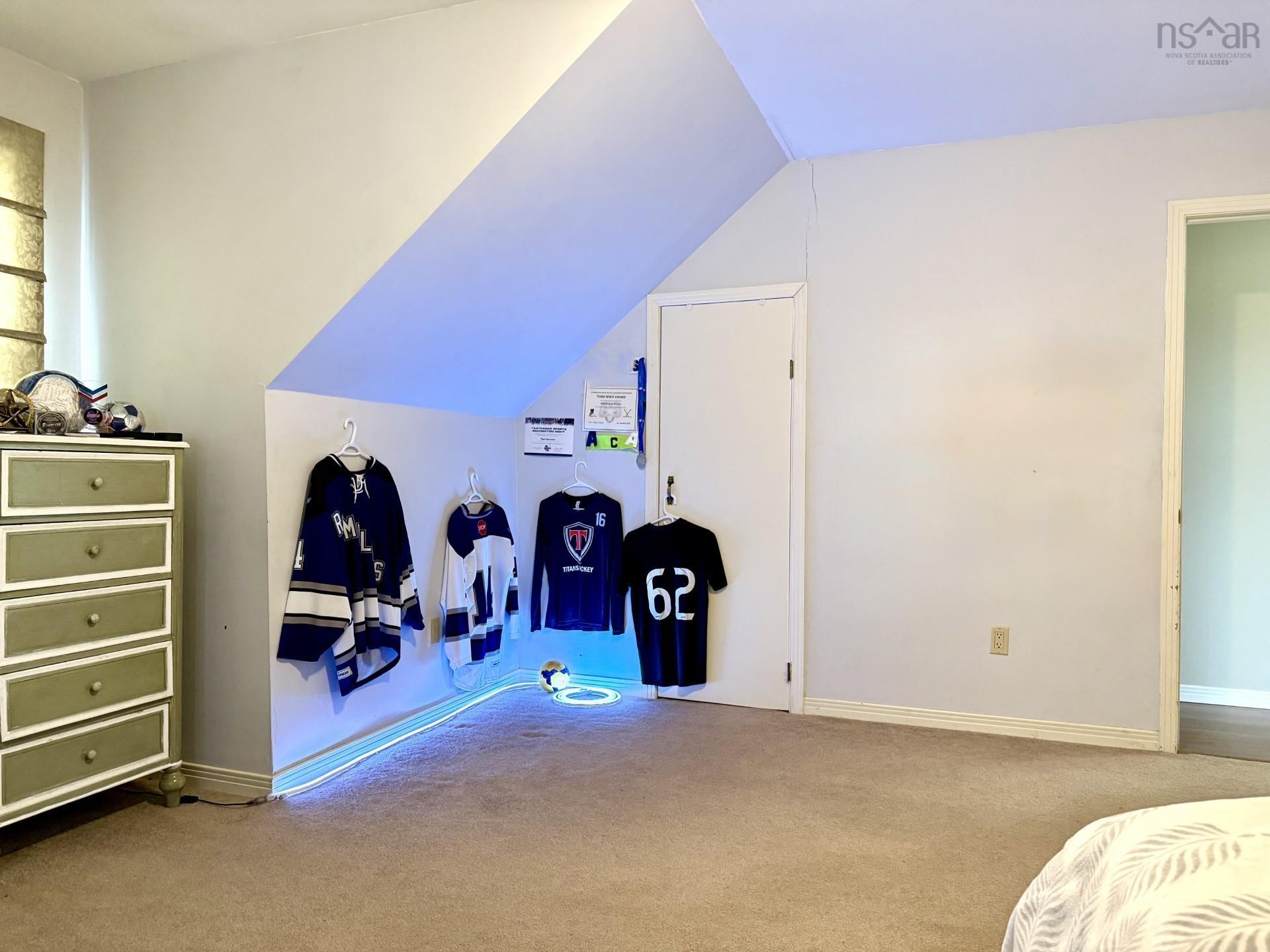 $359,900.00: 1042 6 Highway, Warren