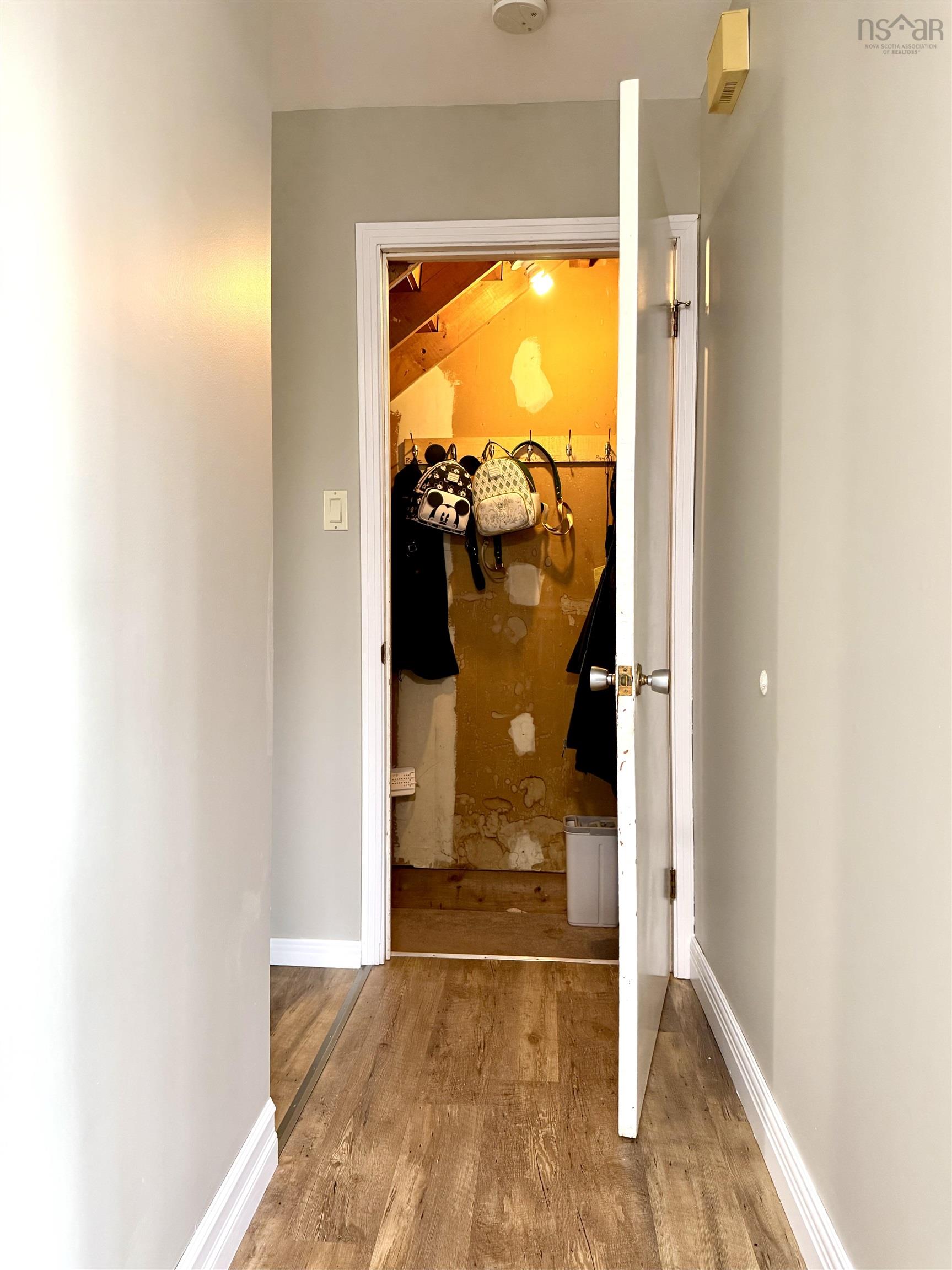 $359,900.00: 1042 6 Highway, Warren