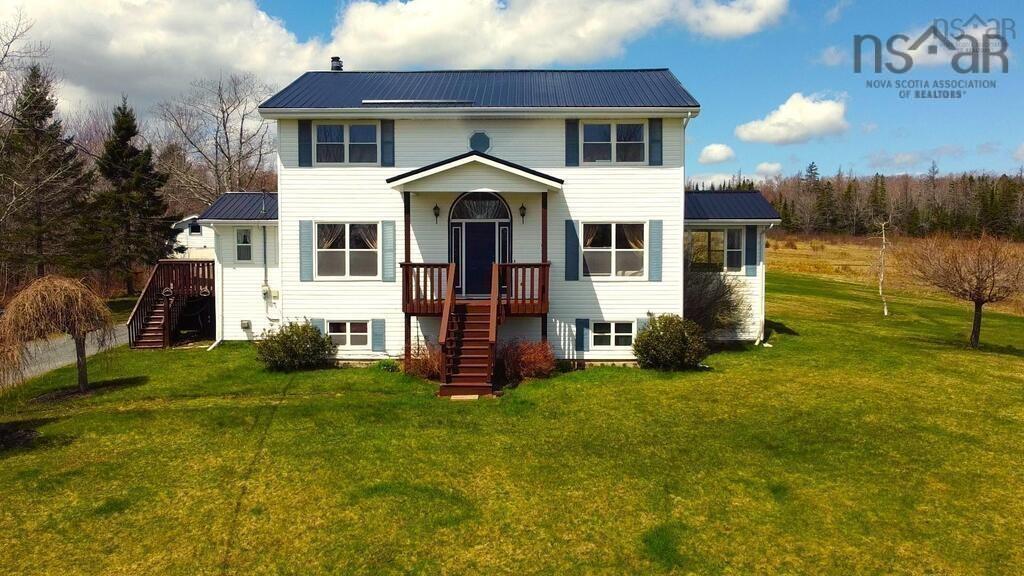 $699,900.00: 721 Indian Road, Nine Mile River