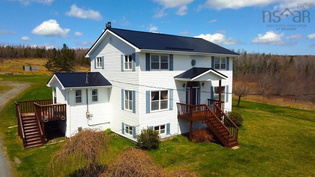 $699,900.00: 721 Indian Road, Nine Mile River