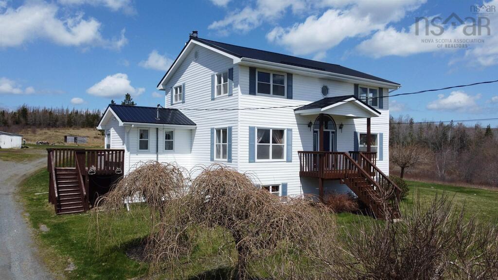 $699,900.00: 721 Indian Road, Nine Mile River