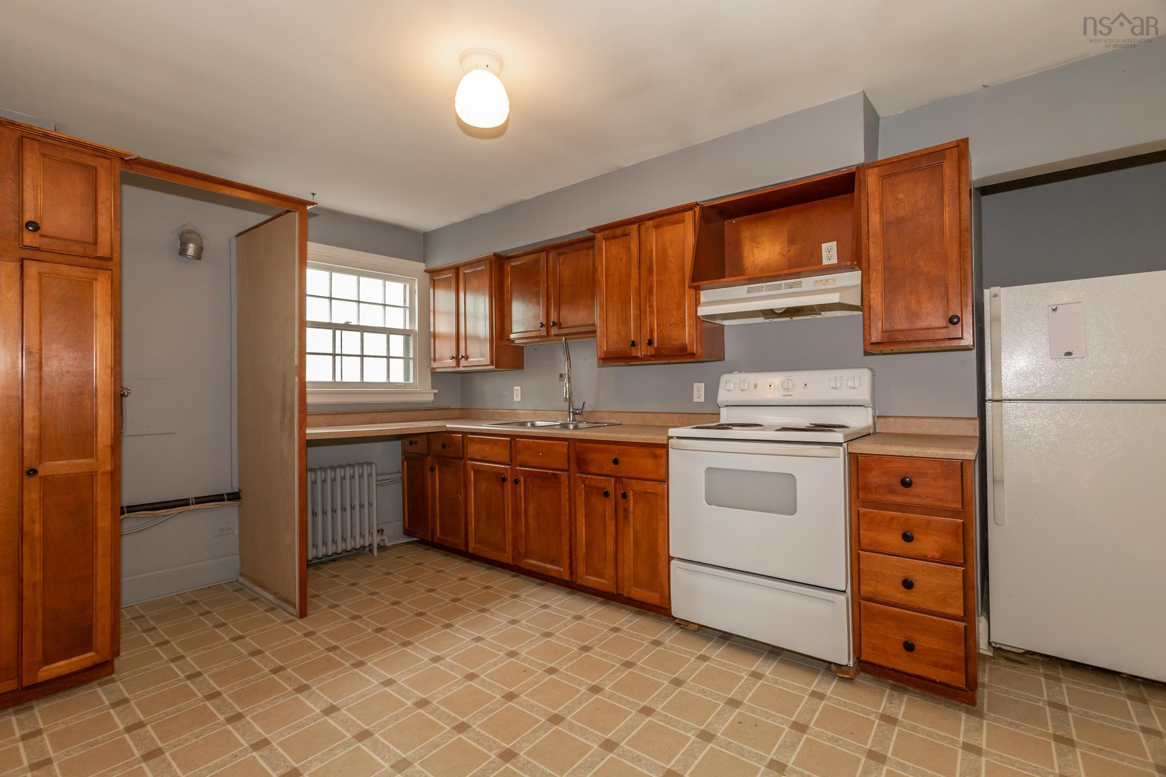 $799,000.00: 272-274 St George & 59-61 St James Street, Annapolis Royal