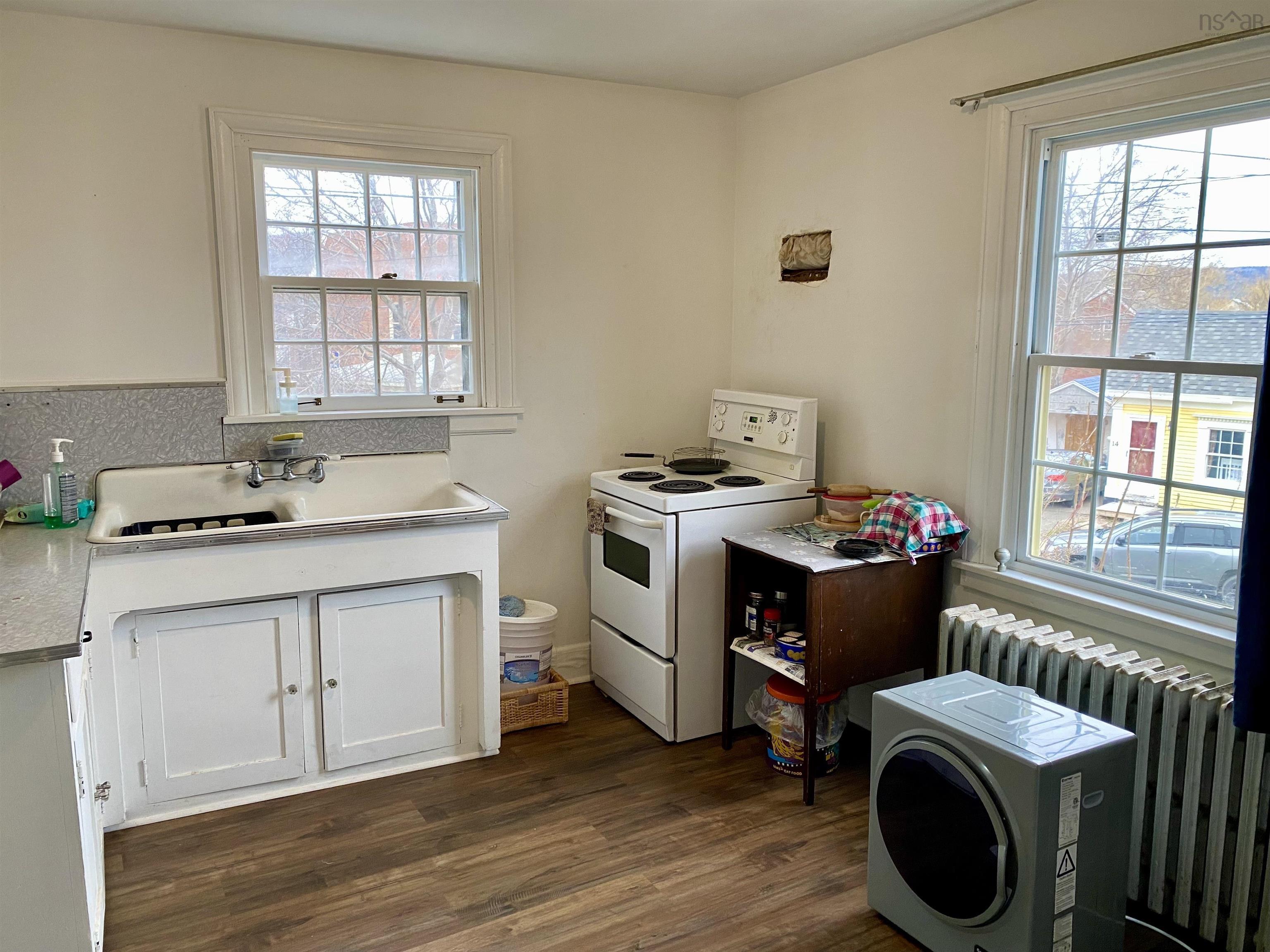 $799,000.00: 272-274 St George & 59-61 St James Street, Annapolis Royal