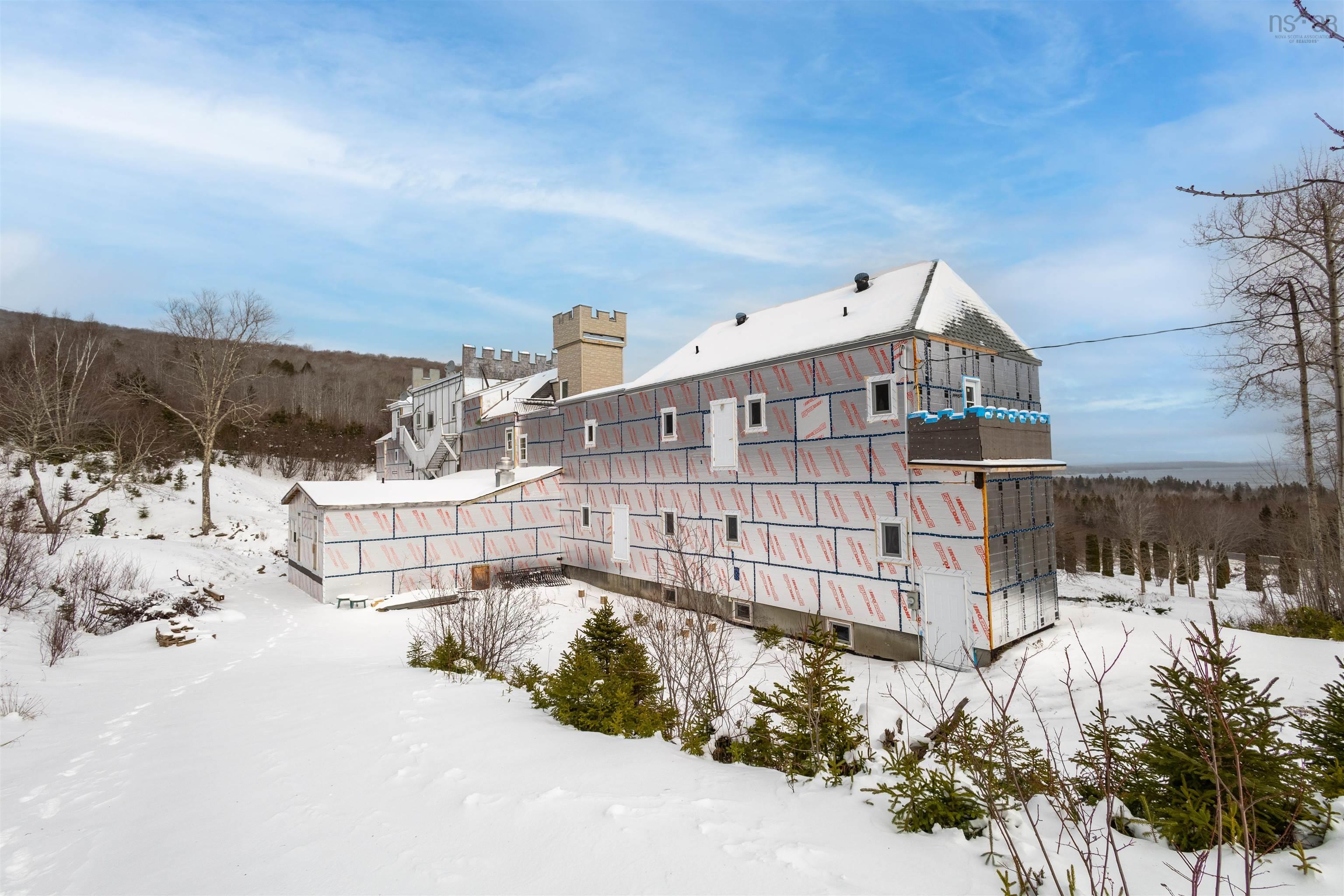 $1,649,000.00: 11980 105 Highway, Bucklaw