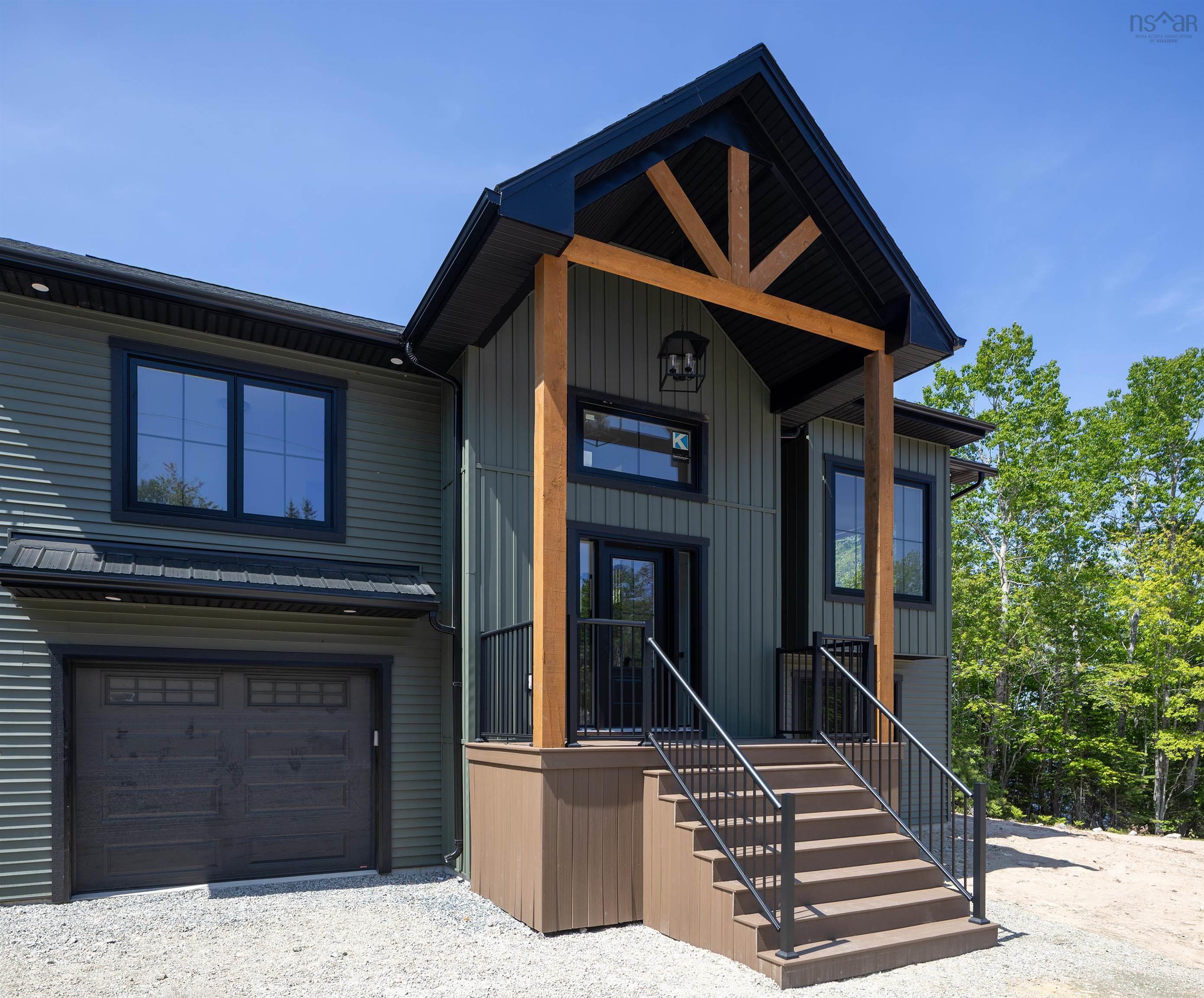 $737,900.00: 24 Shoreline Bluff Lane, Fox Point