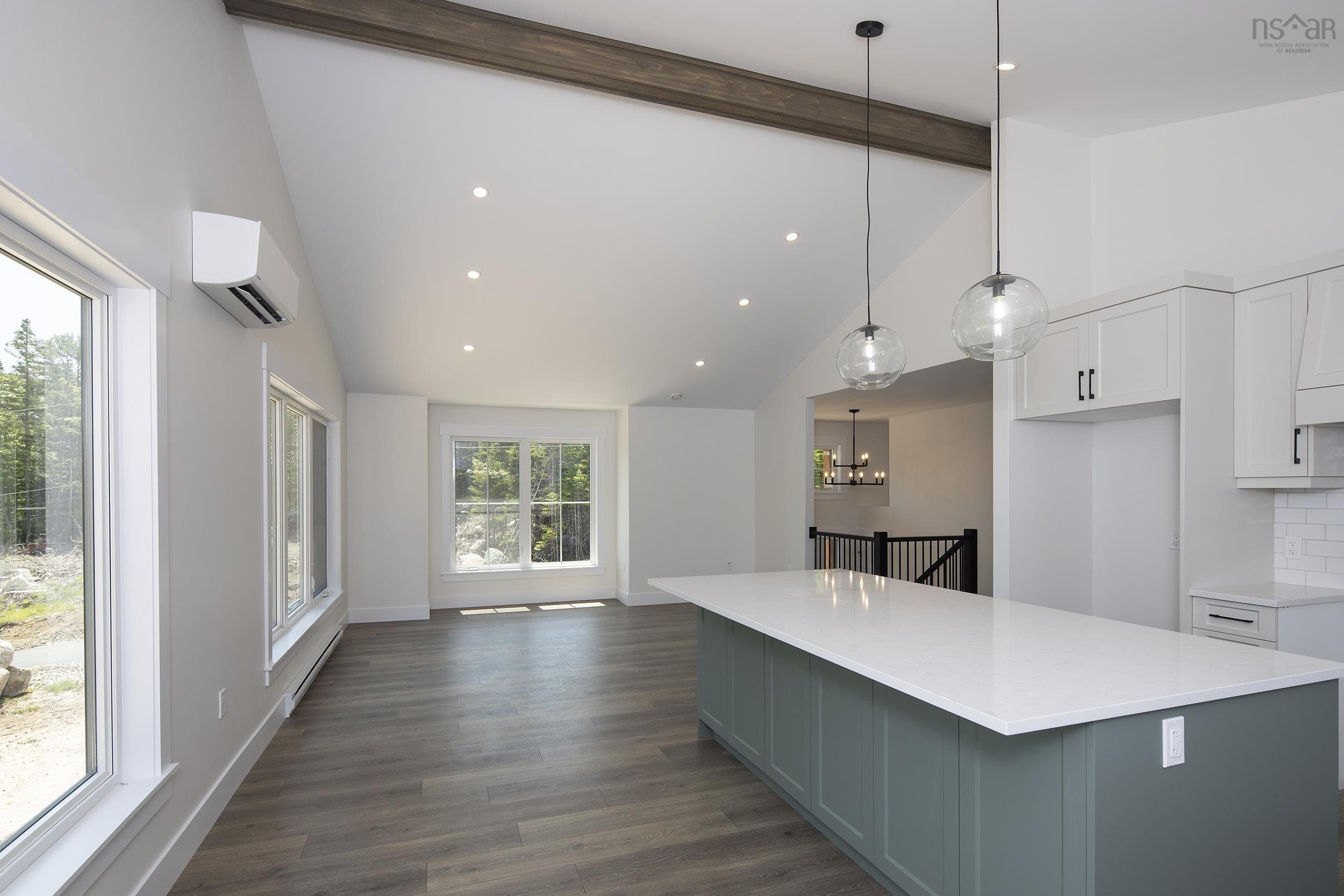 $737,900.00: 24 Shoreline Bluff Lane, Fox Point