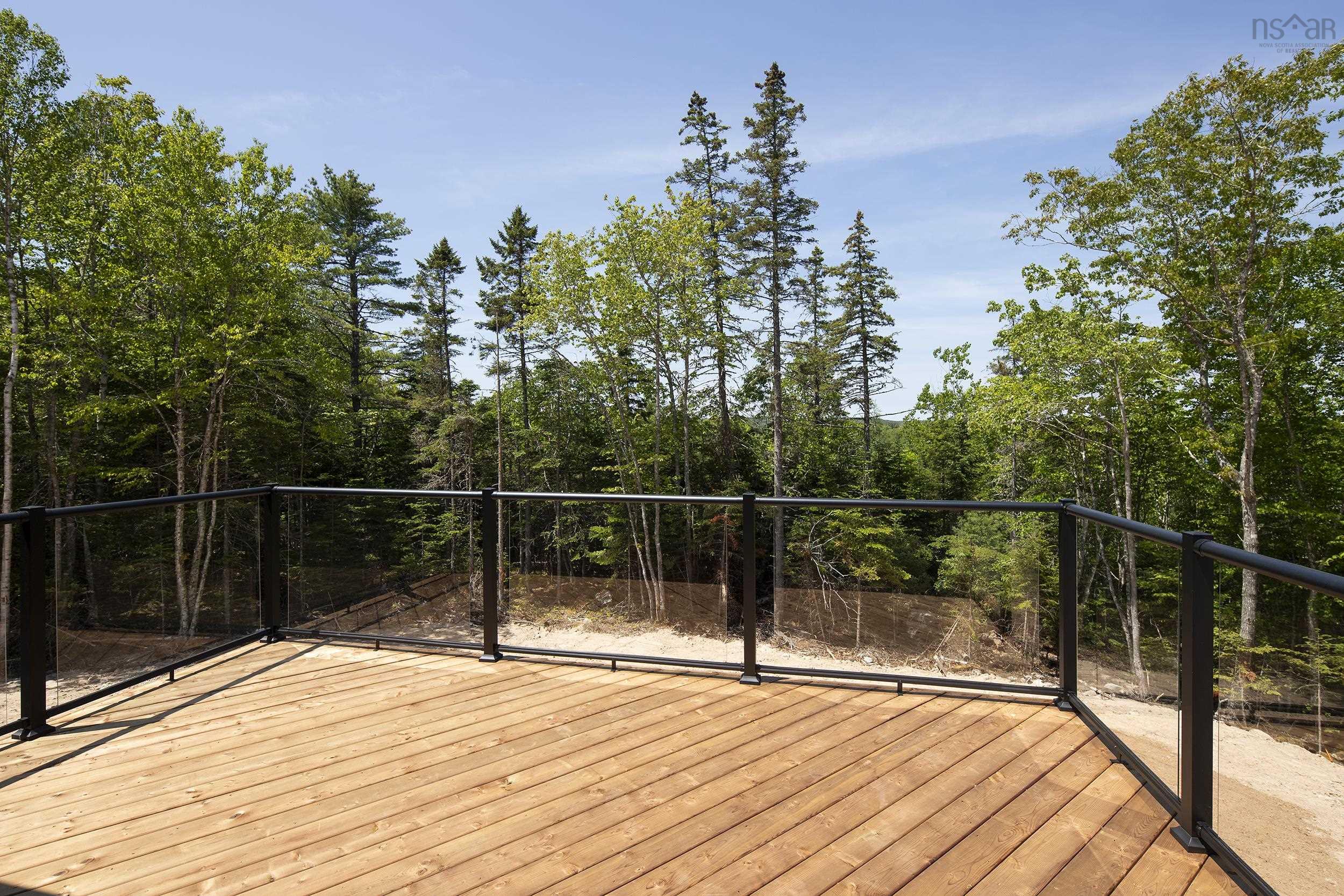 $737,900.00: 24 Shoreline Bluff Lane, Fox Point