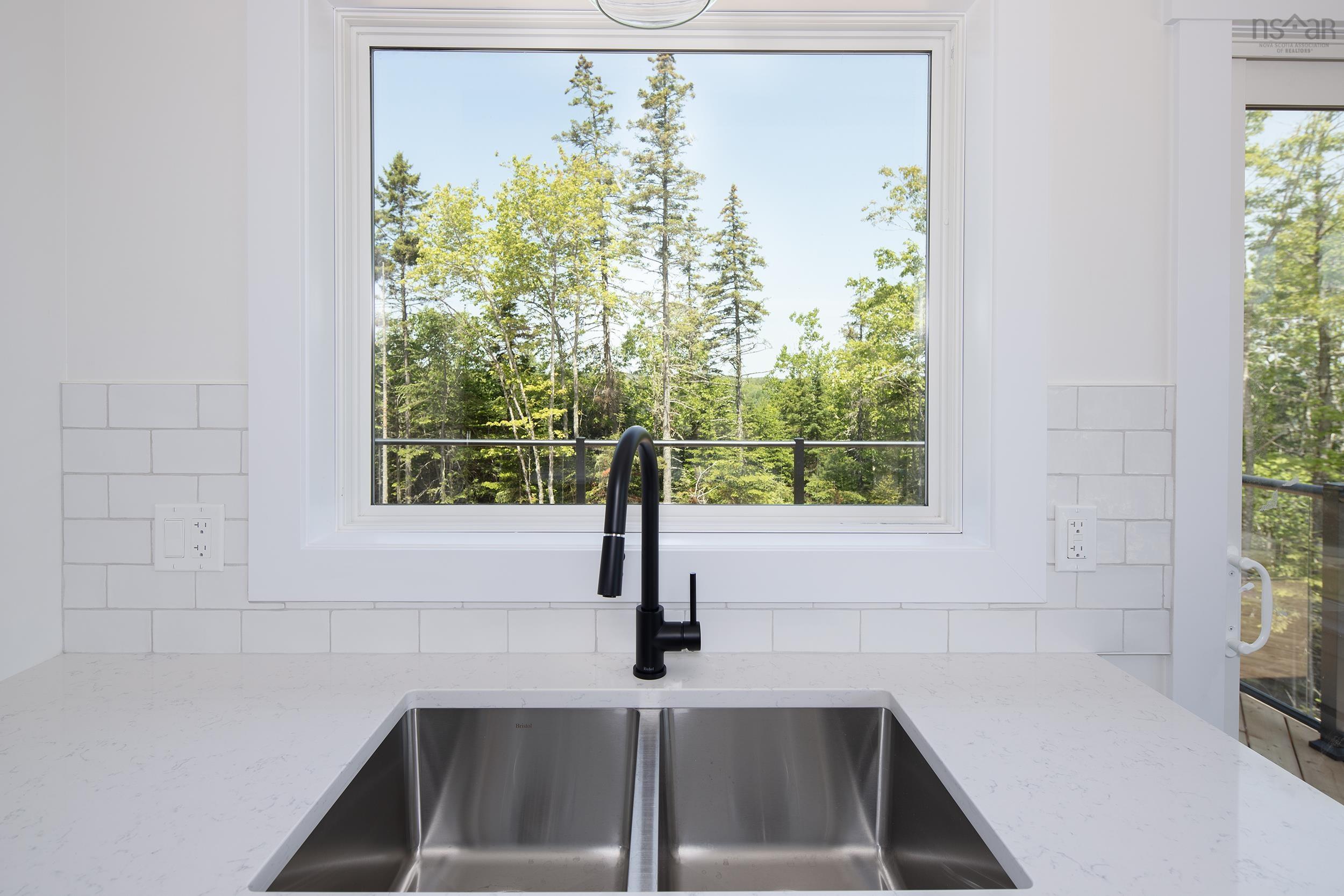 $737,900.00: 24 Shoreline Bluff Lane, Fox Point