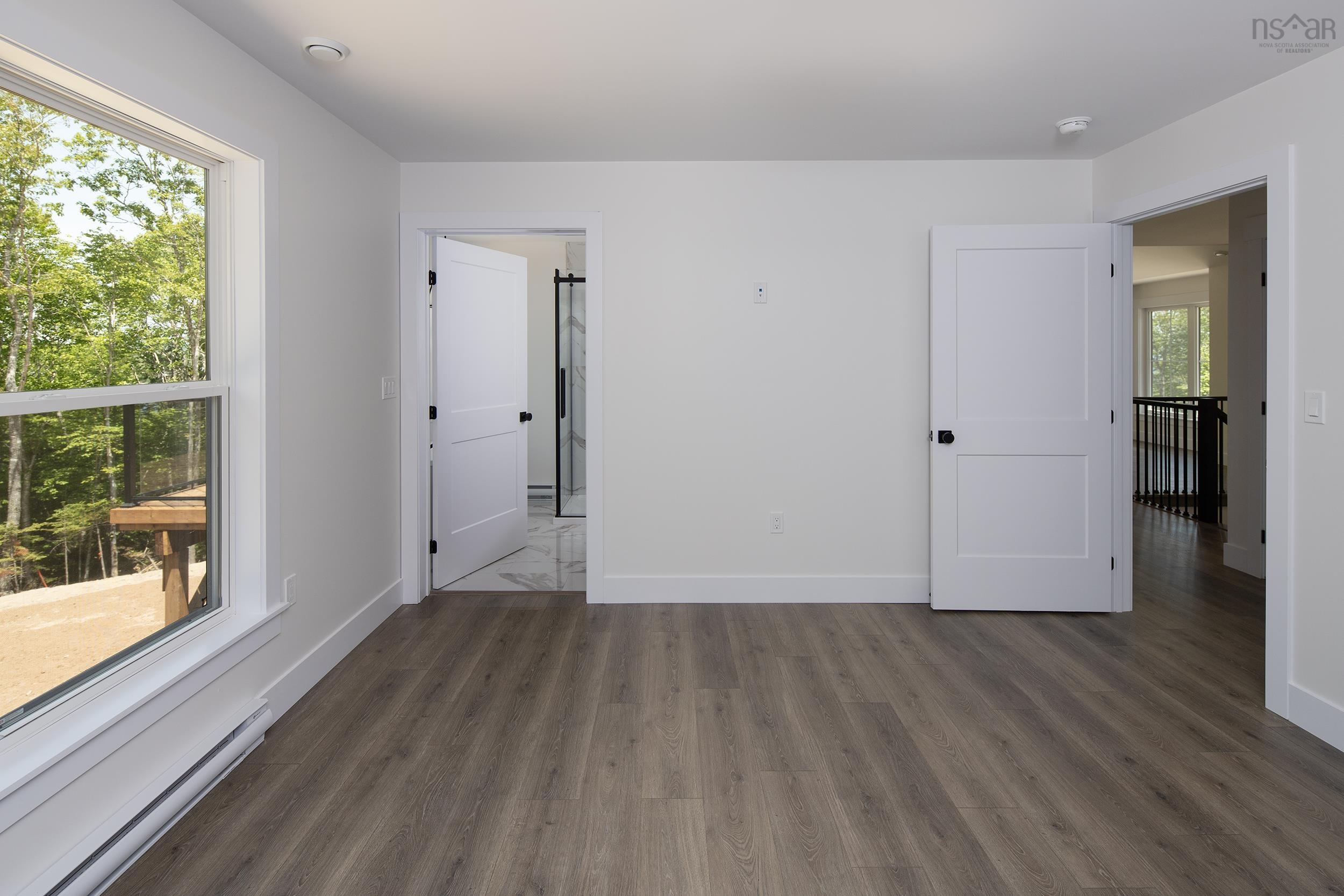 $737,900.00: 24 Shoreline Bluff Lane, Fox Point