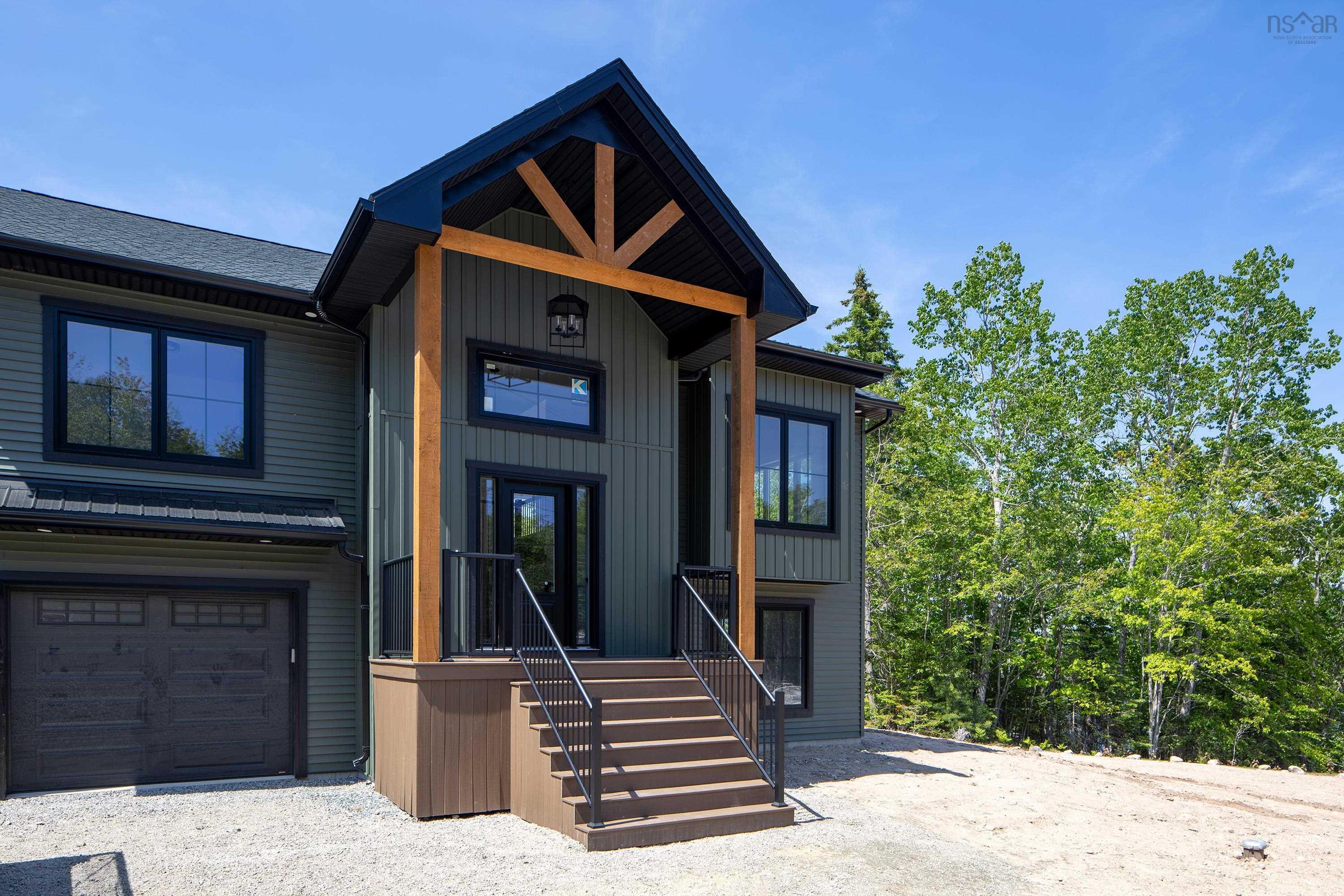 $737,900.00: 24 Shoreline Bluff Lane, Fox Point