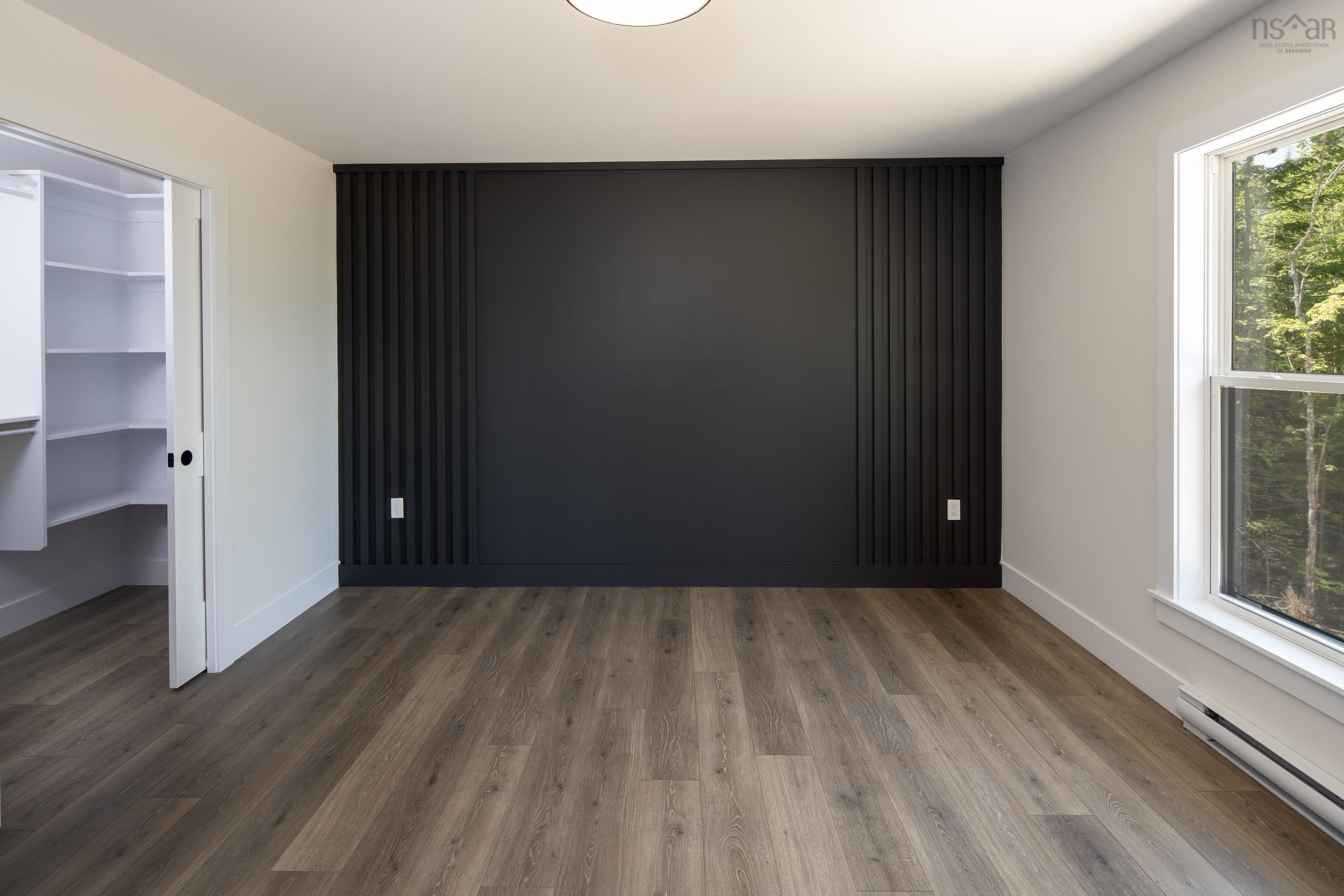 $737,900.00: 24 Shoreline Bluff Lane, Fox Point