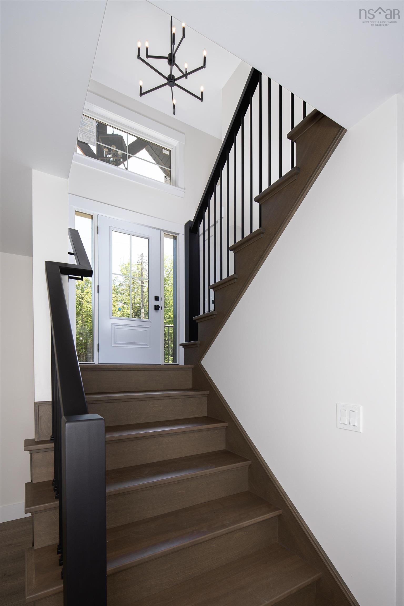 $737,900.00: 24 Shoreline Bluff Lane, Fox Point