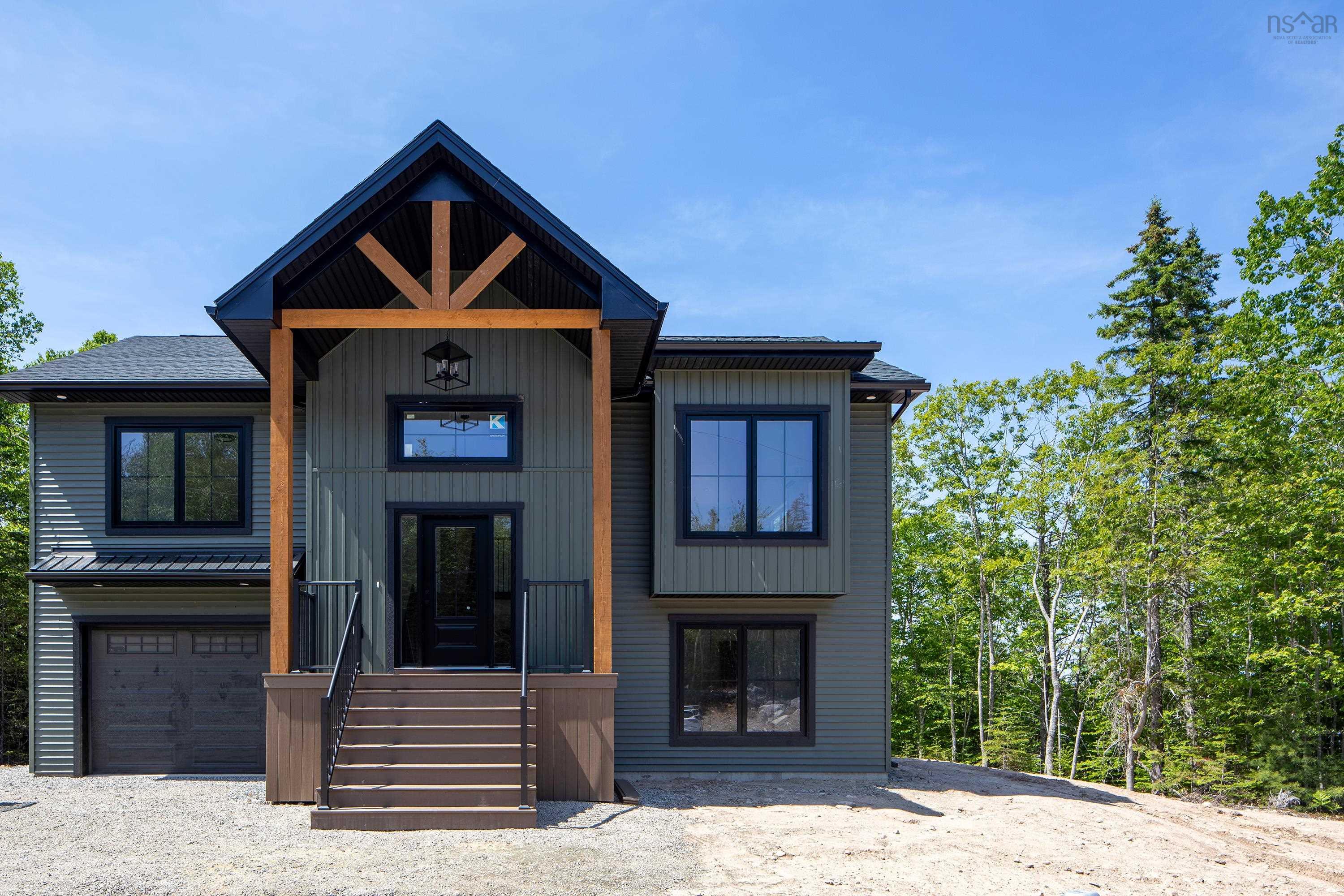 $737,900.00: 24 Shoreline Bluff Lane, Fox Point