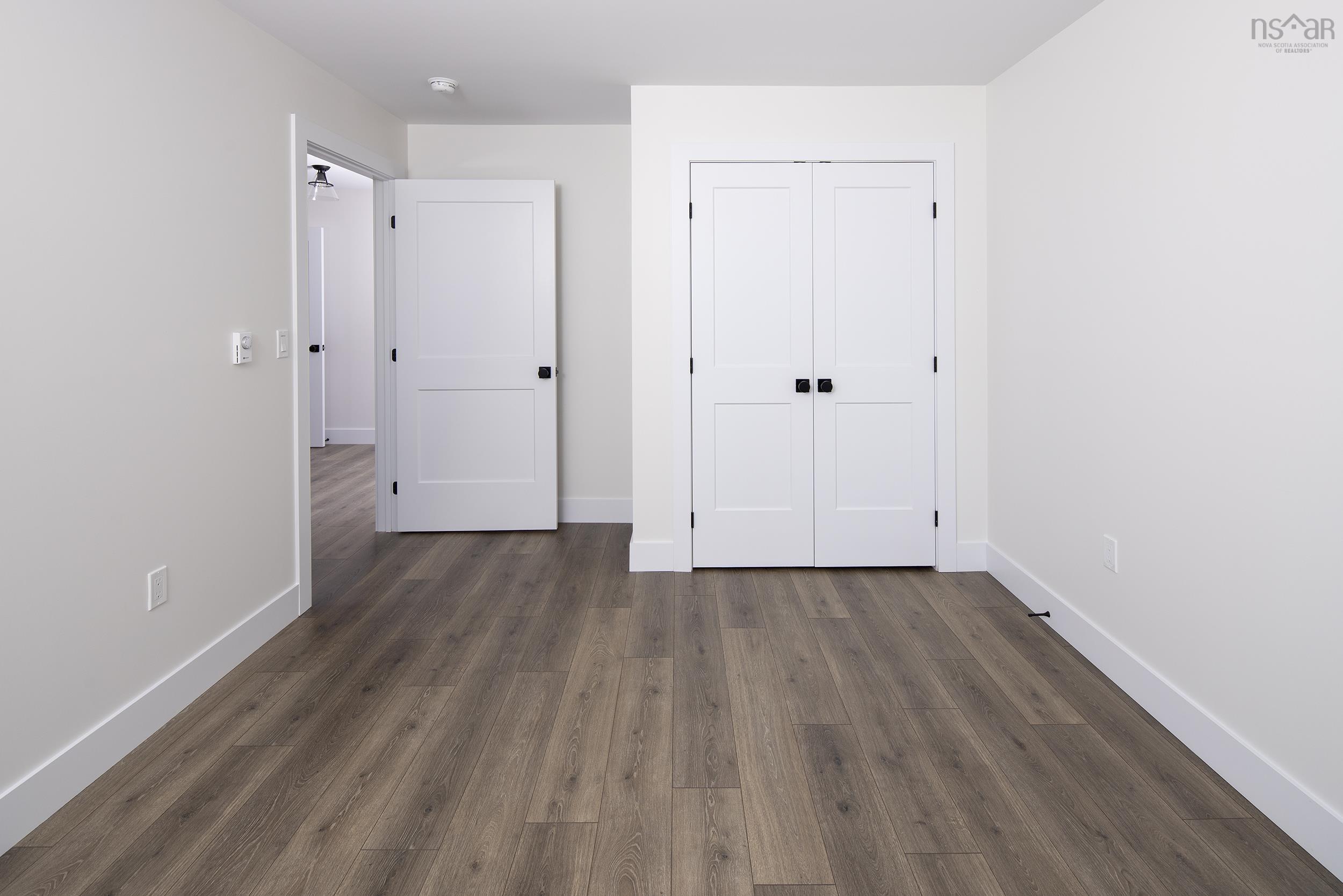 $737,900.00: 24 Shoreline Bluff Lane, Fox Point