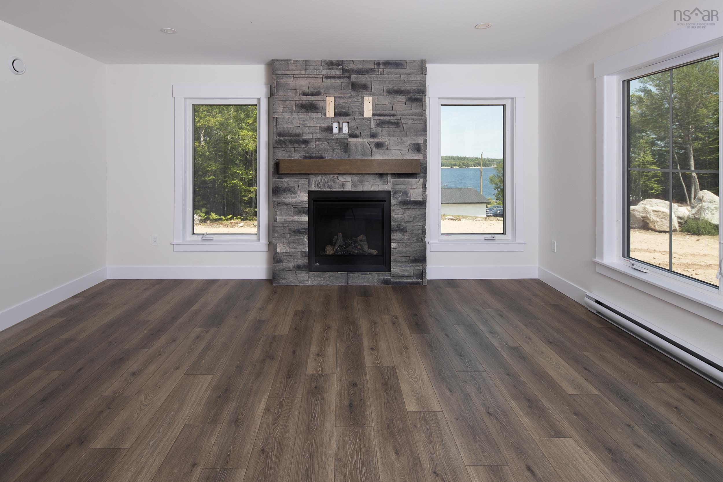 $737,900.00: 24 Shoreline Bluff Lane, Fox Point