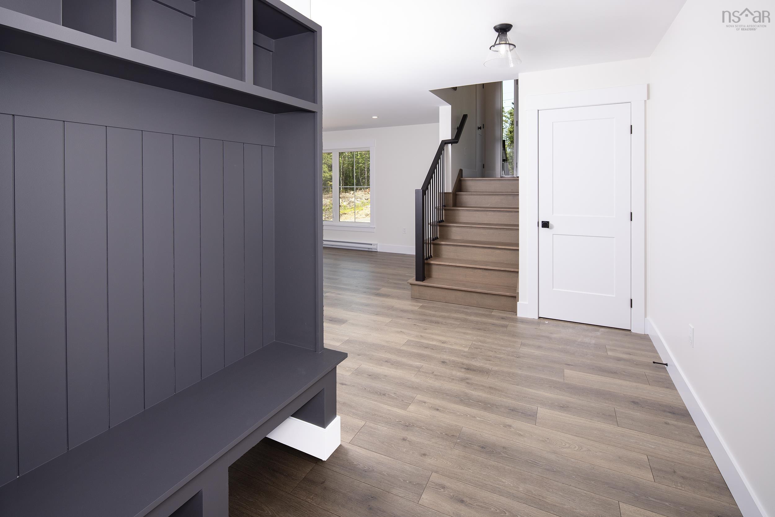 $737,900.00: 24 Shoreline Bluff Lane, Fox Point