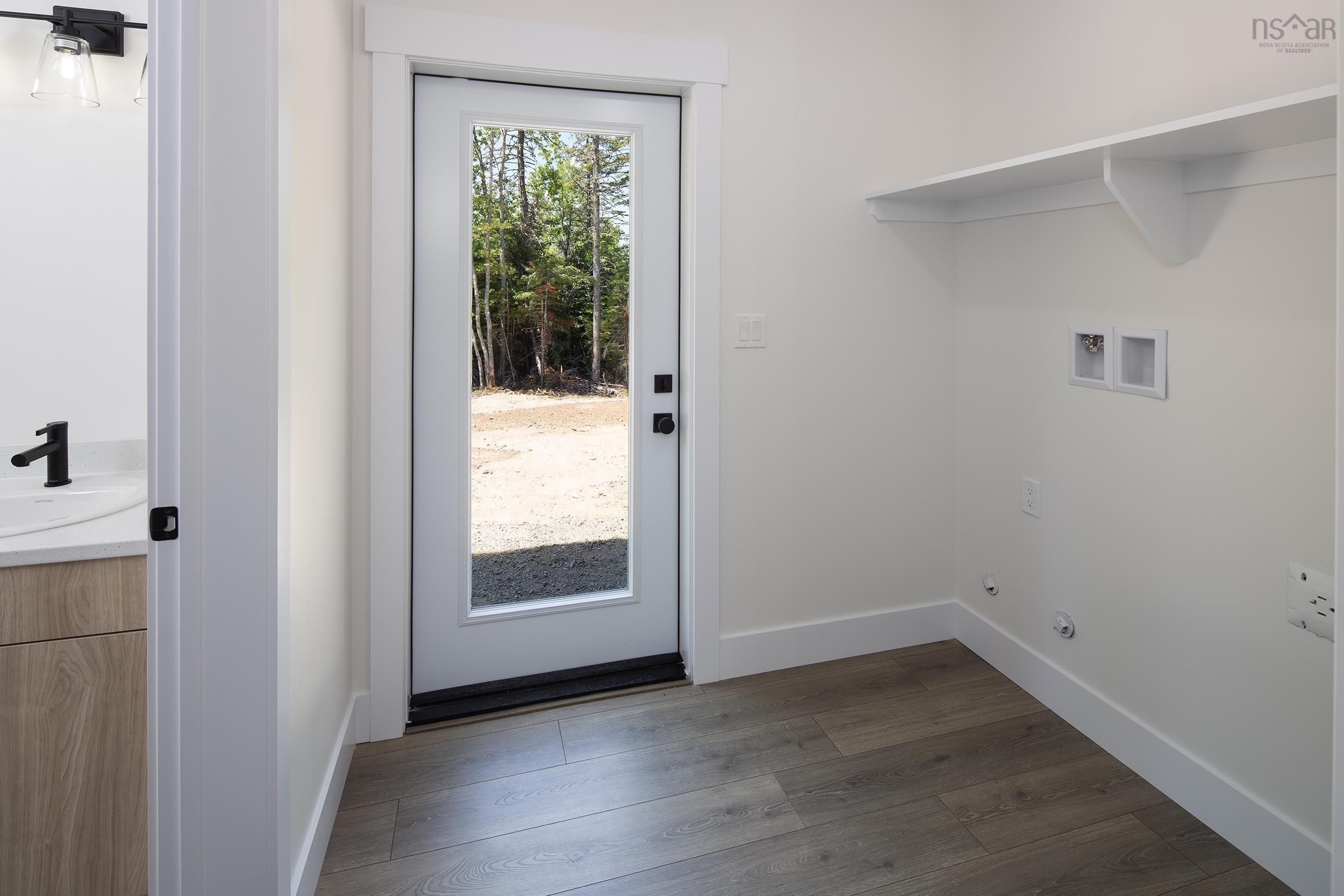 $737,900.00: 24 Shoreline Bluff Lane, Fox Point