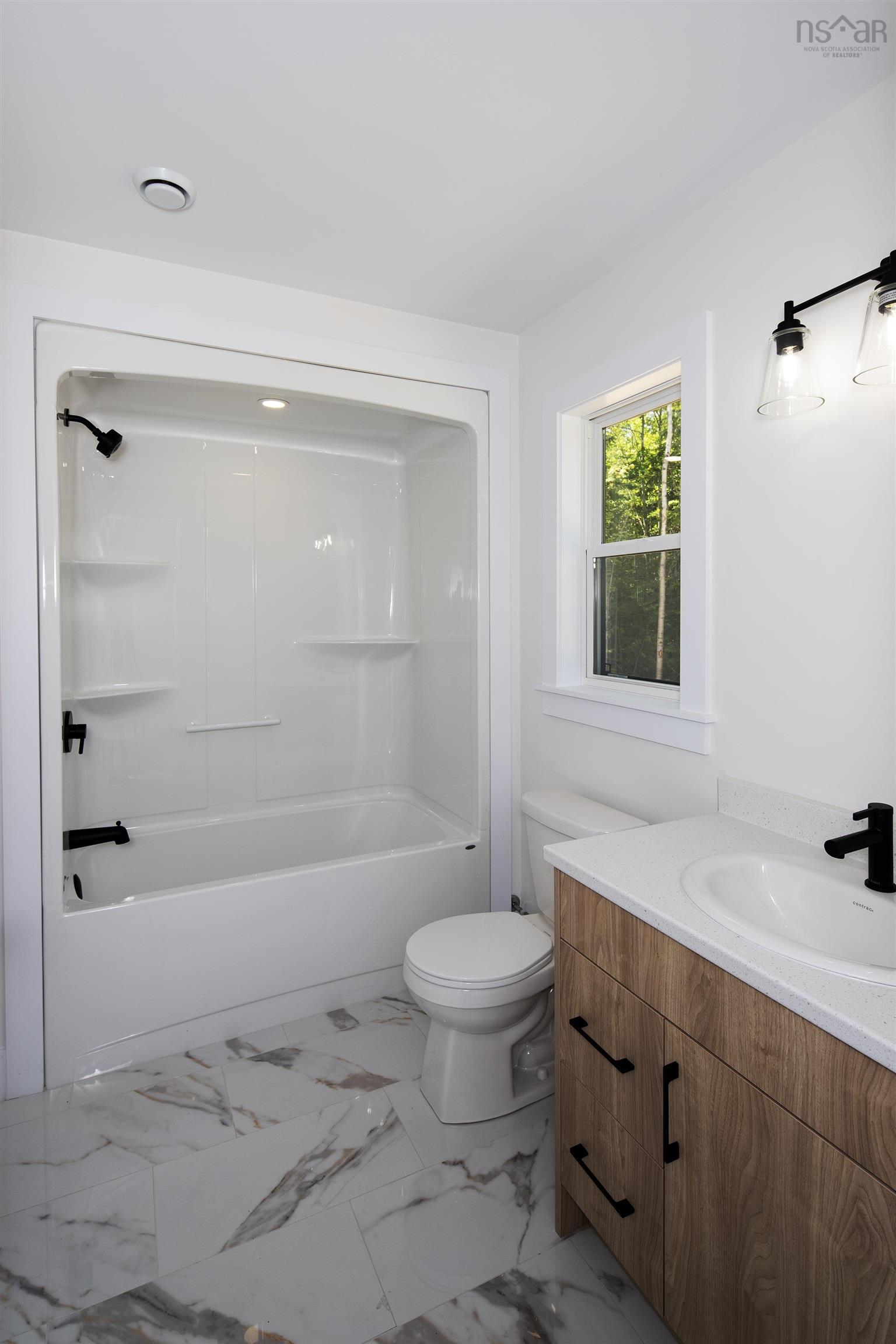 $737,900.00: 24 Shoreline Bluff Lane, Fox Point