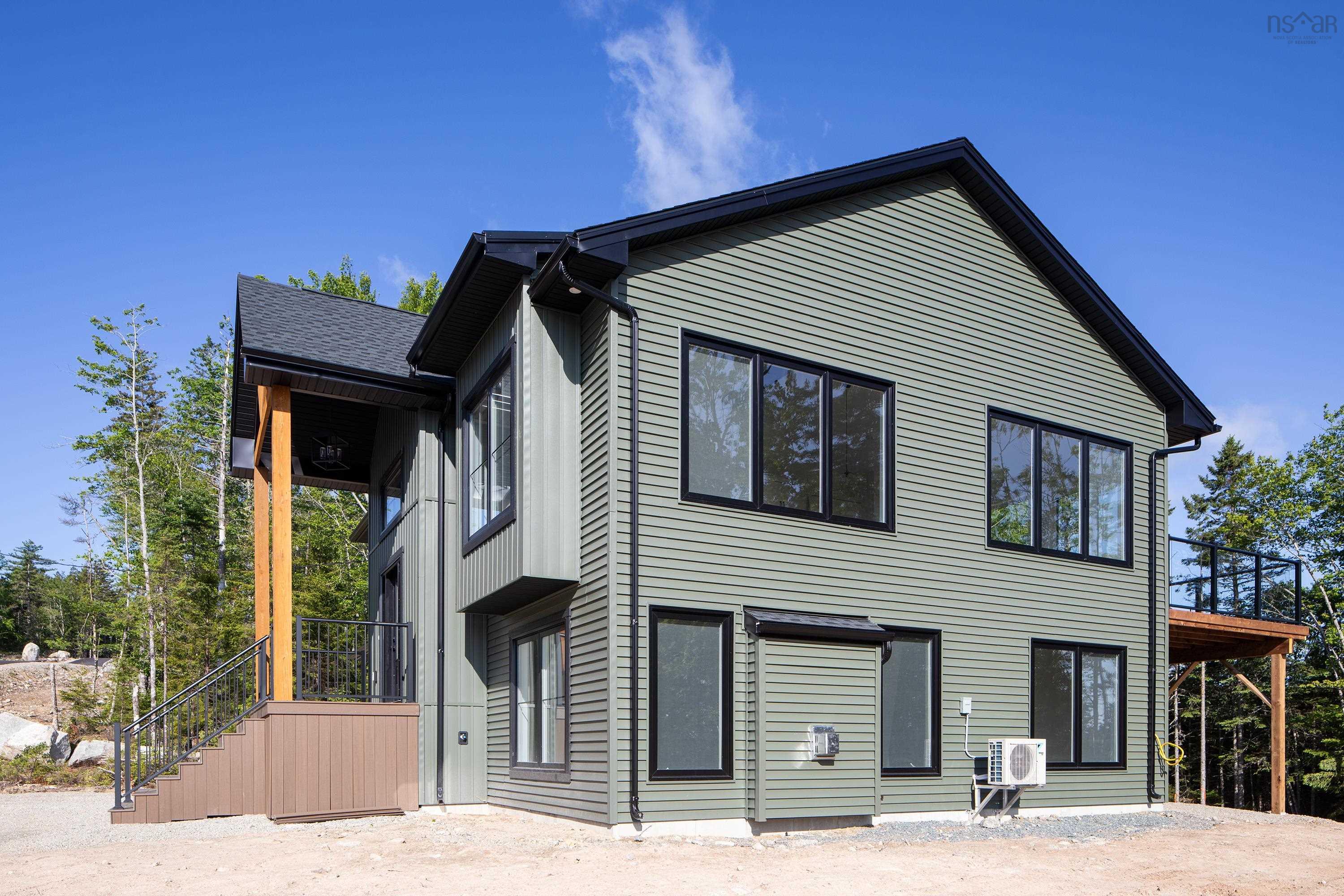 $737,900.00: 24 Shoreline Bluff Lane, Fox Point