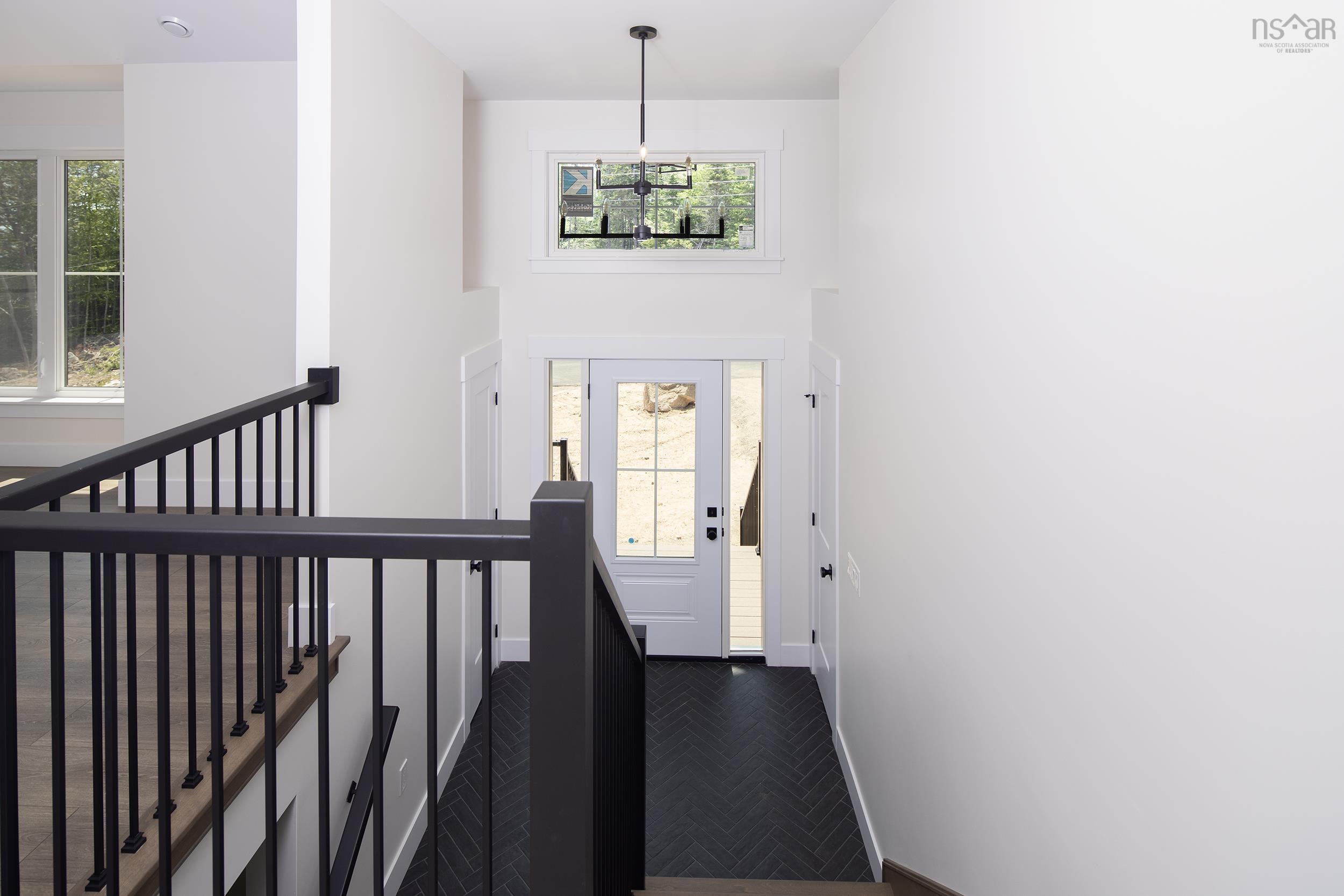 $737,900.00: 24 Shoreline Bluff Lane, Fox Point