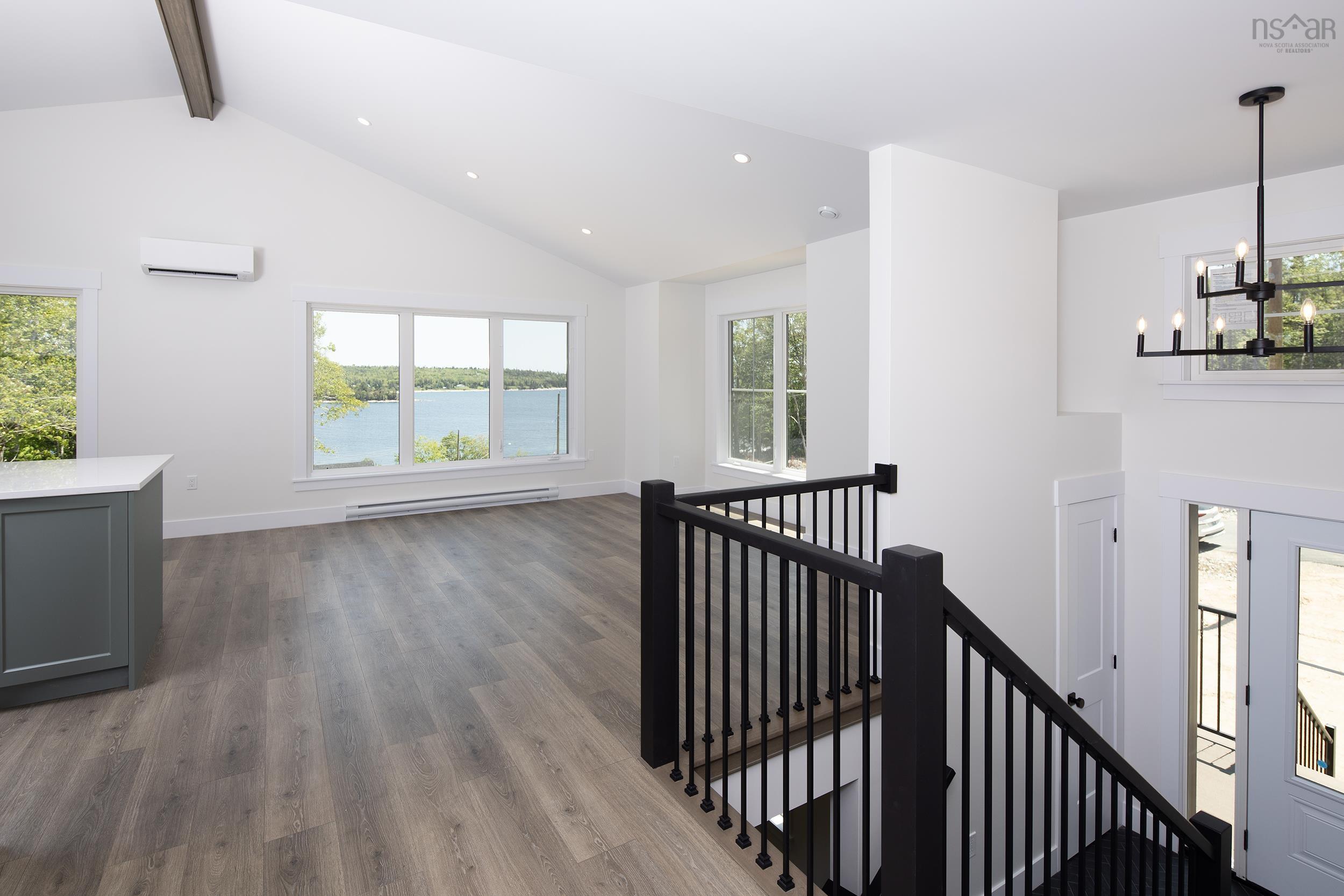 $737,900.00: 24 Shoreline Bluff Lane, Fox Point