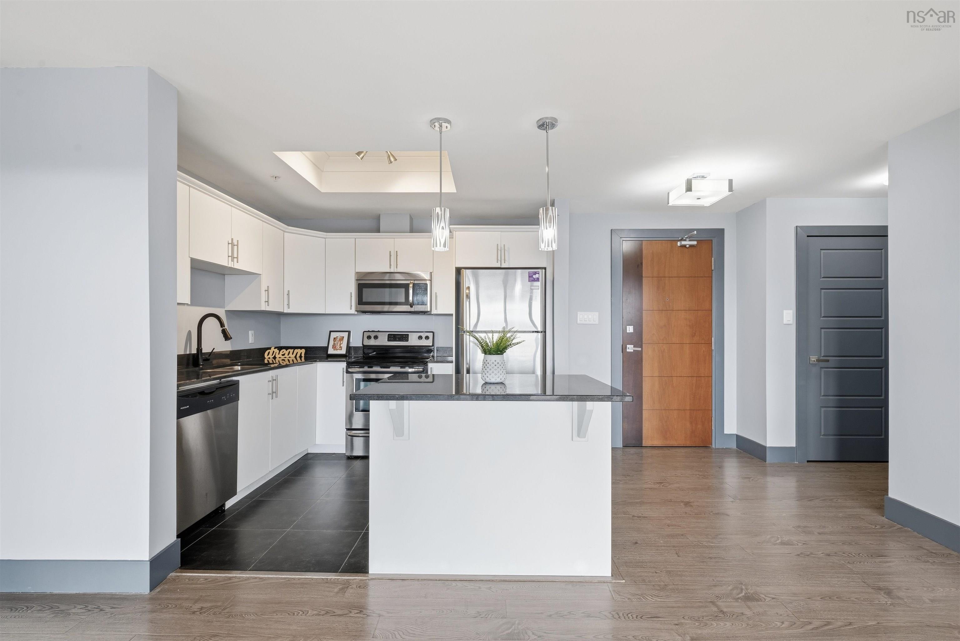 $514,900.00: 903 3471 Dutch Village Road, Halifax