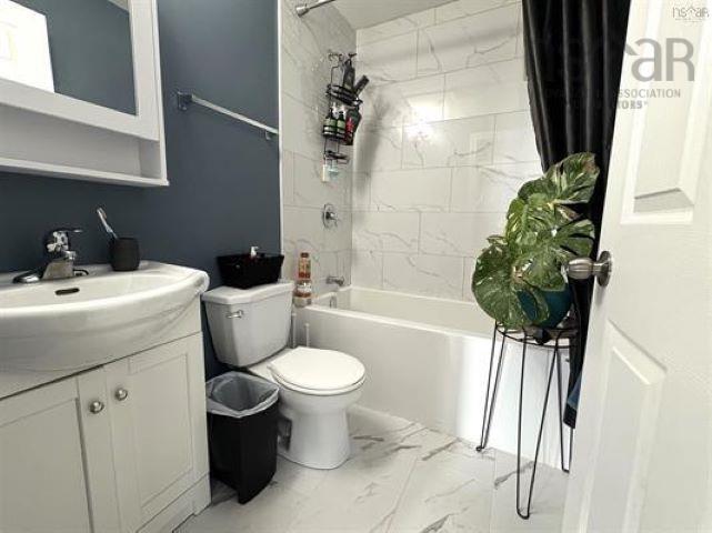 $225,000.00: 21 Marconi St, Louisbourg