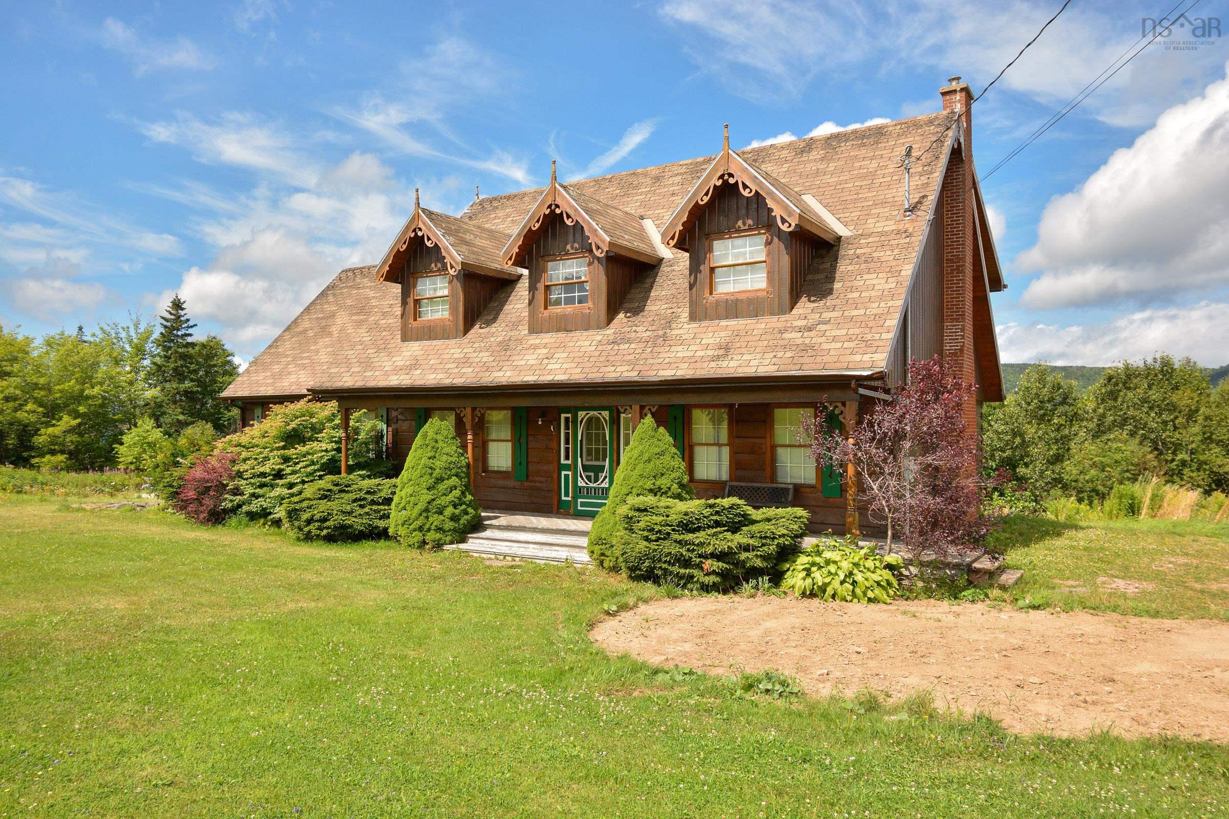 $549,900.00: 776 105 Highway, Boularderie East