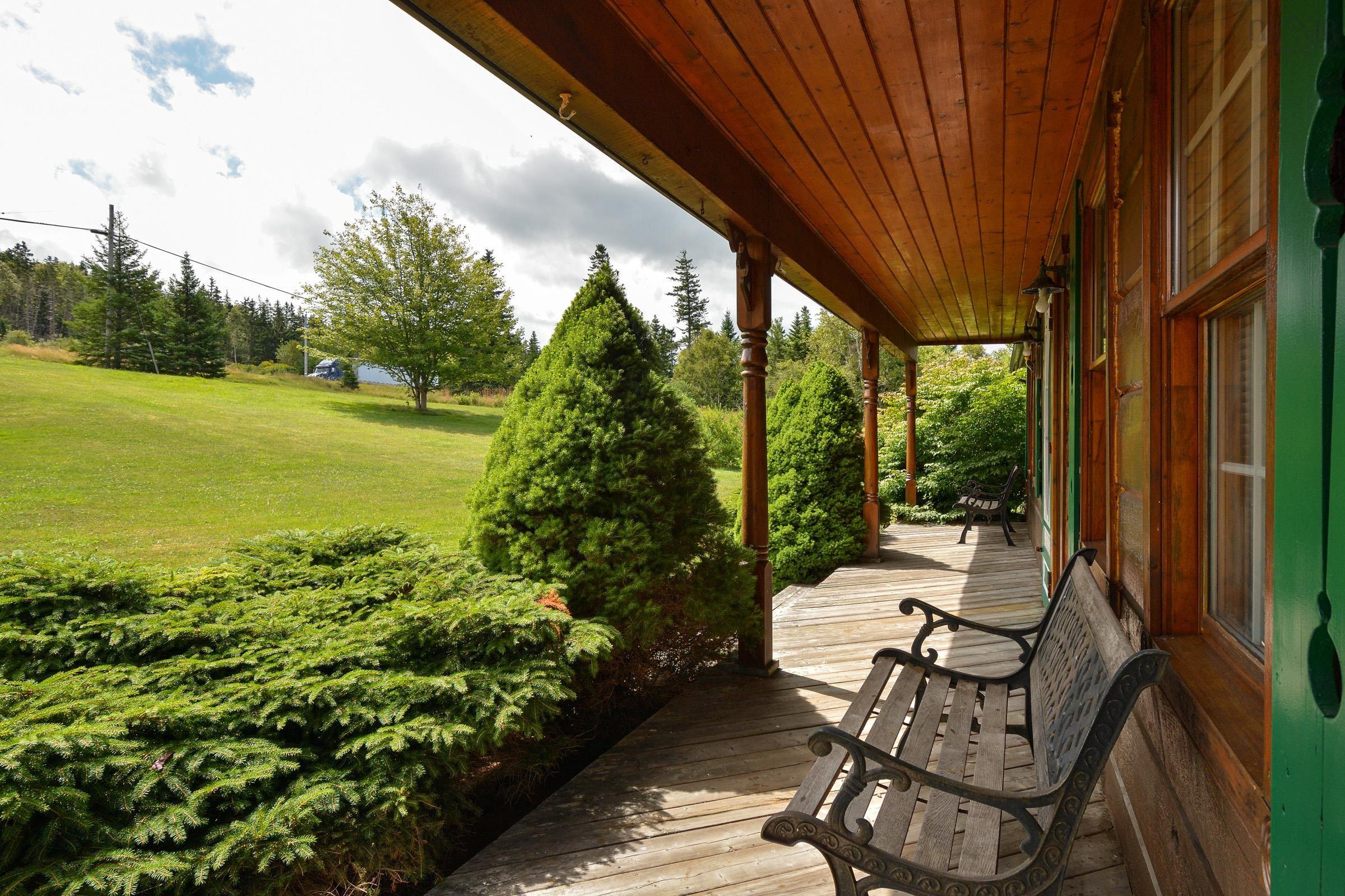 $549,900.00: 776 105 Highway, Boularderie East