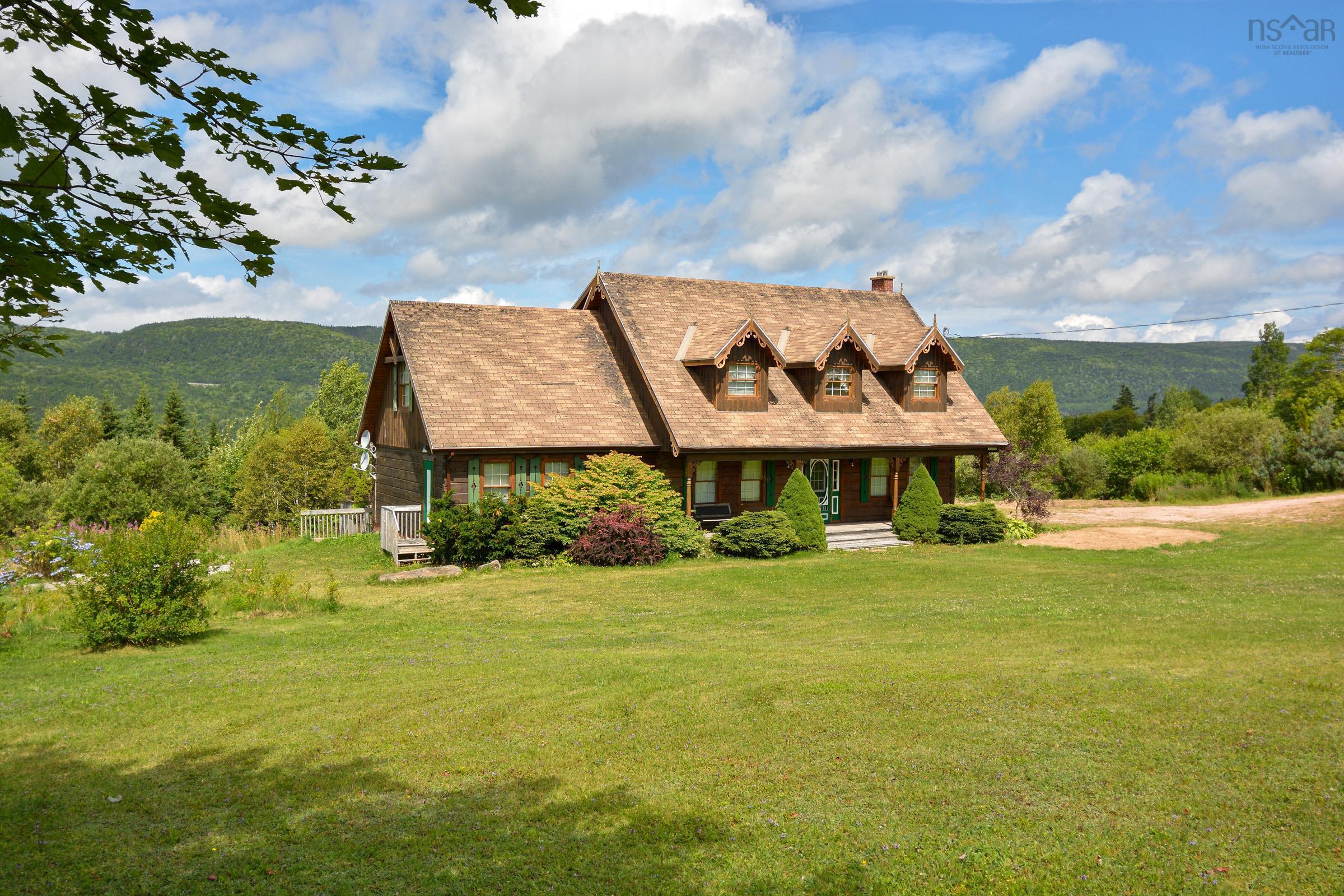 $549,900.00: 776 105 Highway, Boularderie East