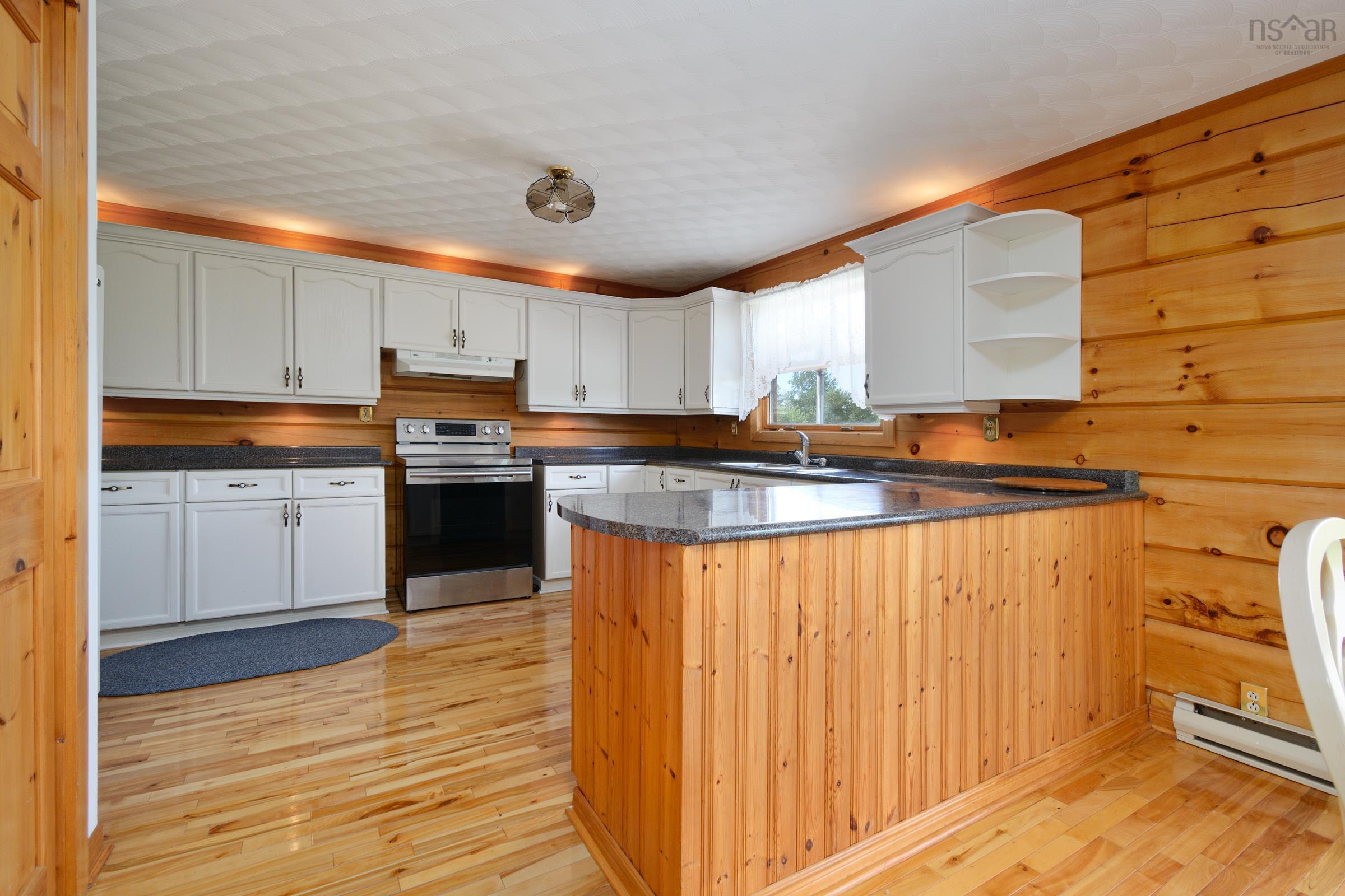 $549,900.00: 776 105 Highway, Boularderie East