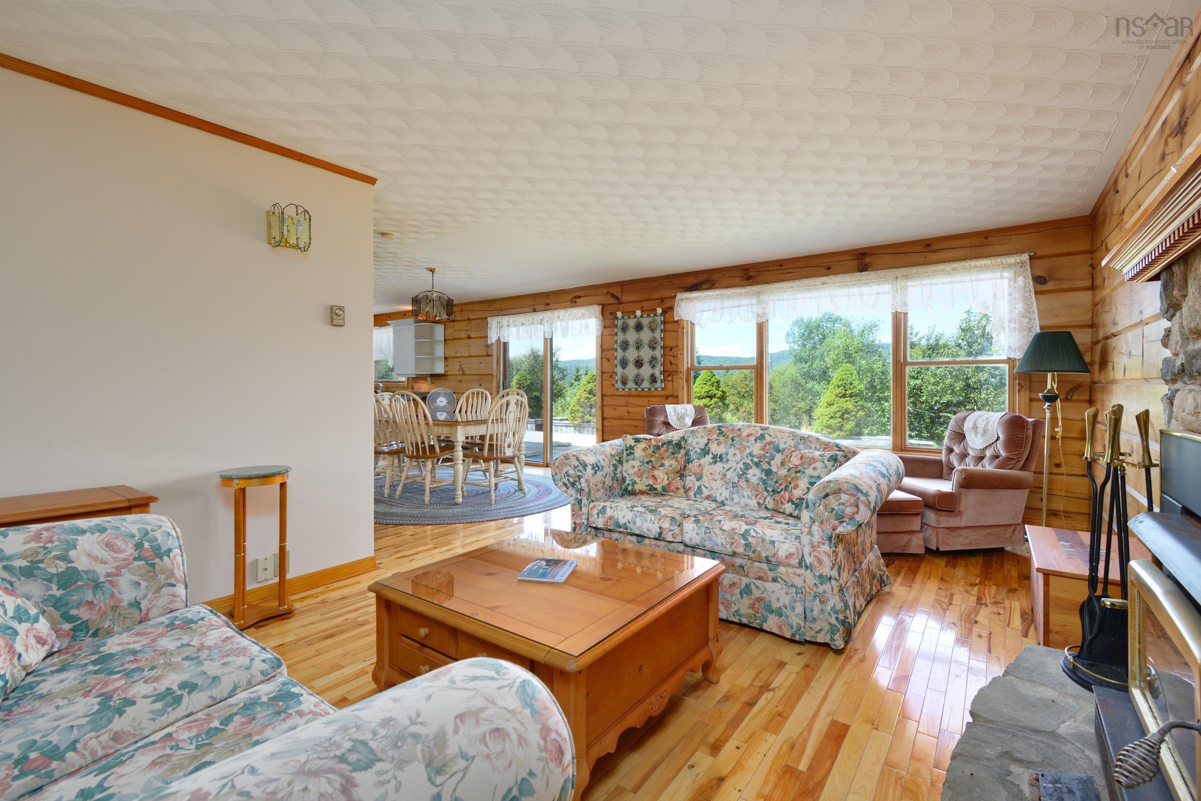 $549,900.00: 776 105 Highway, Boularderie East