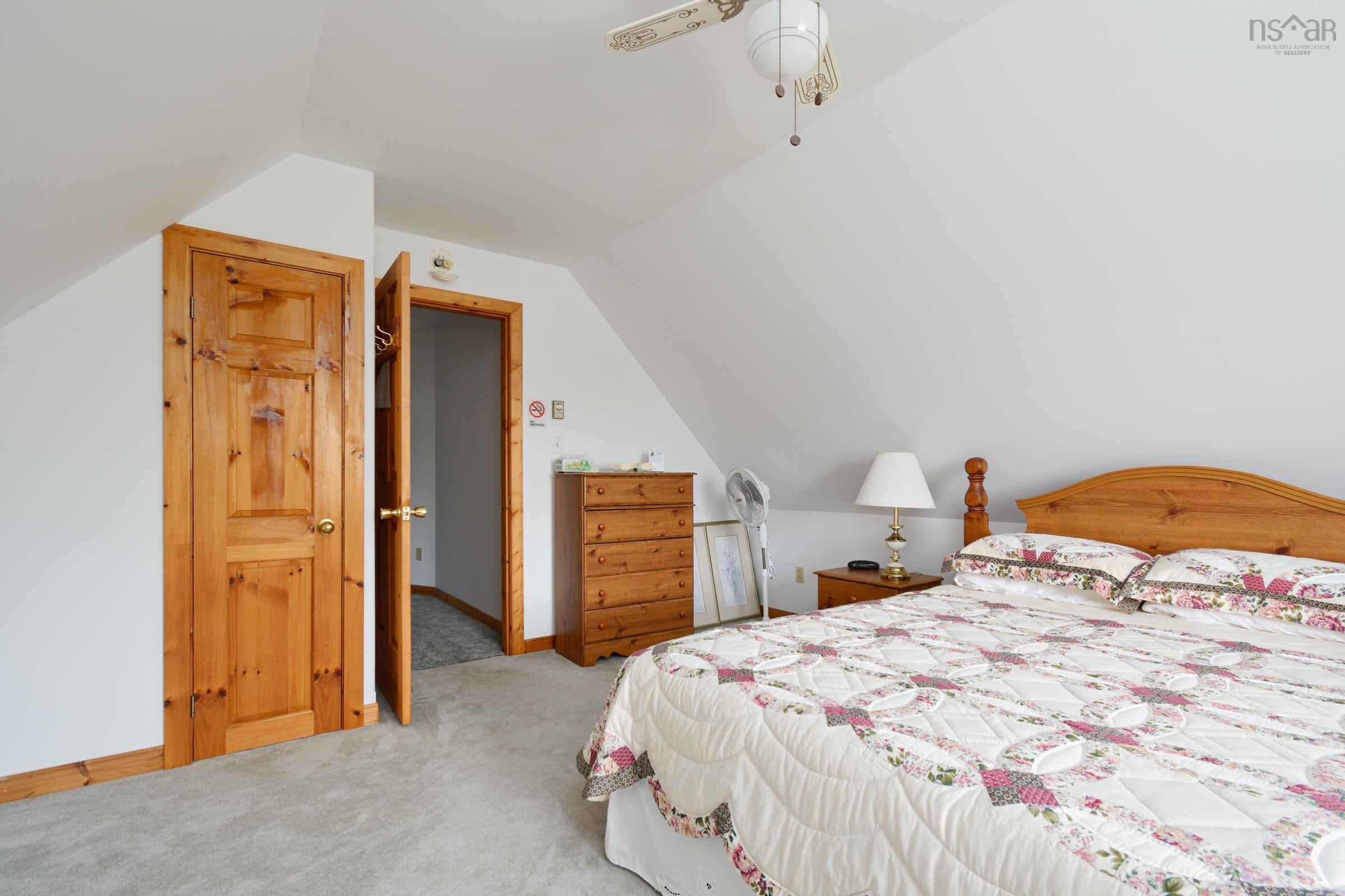 $549,900.00: 776 105 Highway, Boularderie East