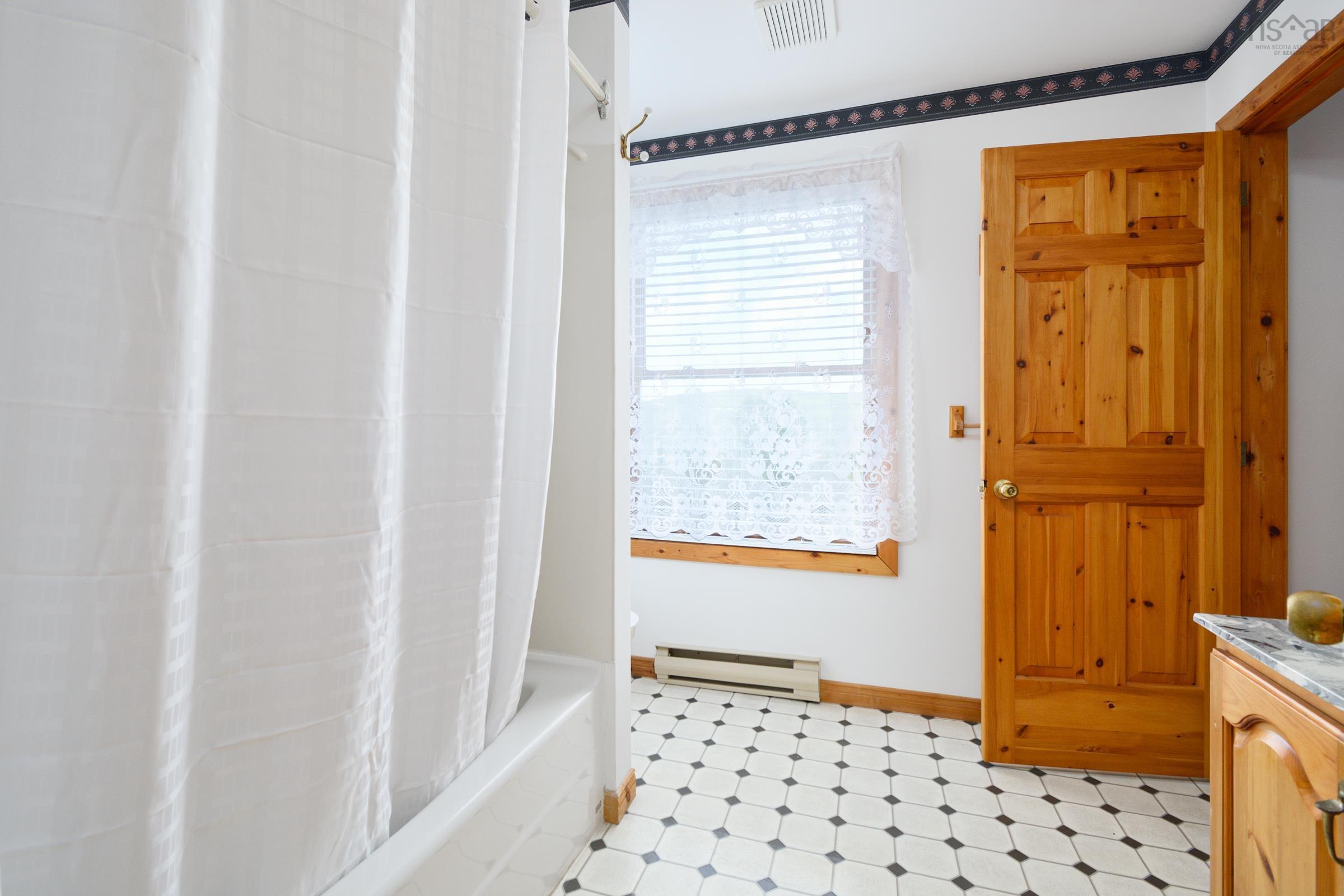 $549,900.00: 776 105 Highway, Boularderie East