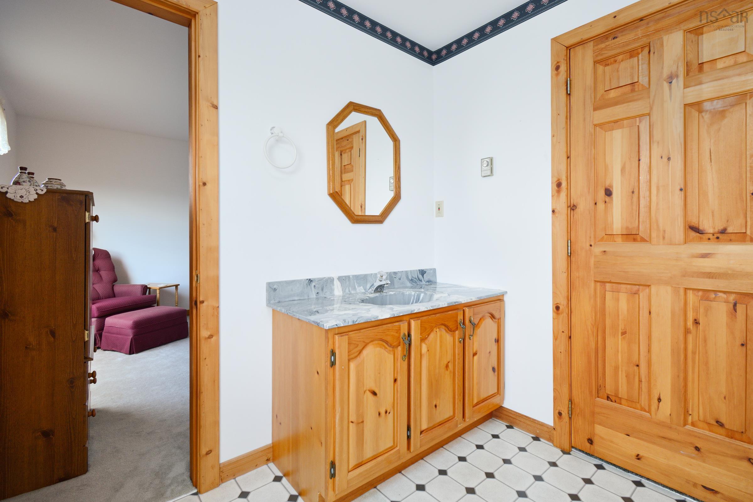 $549,900.00: 776 105 Highway, Boularderie East