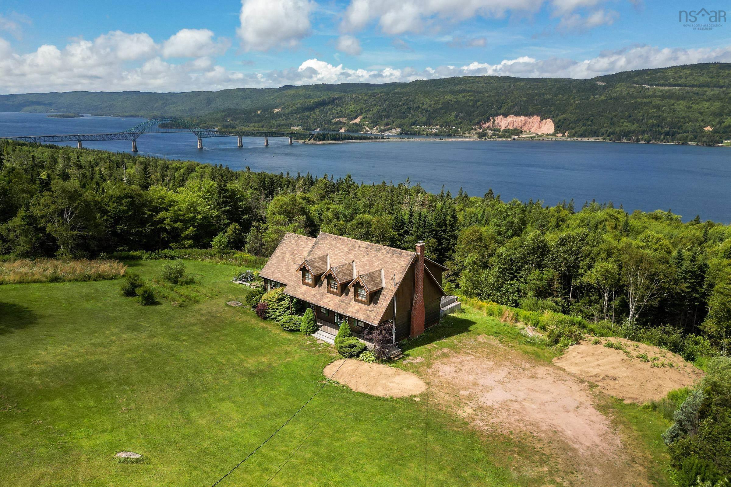 $549,900.00: 776 105 Highway, Boularderie East