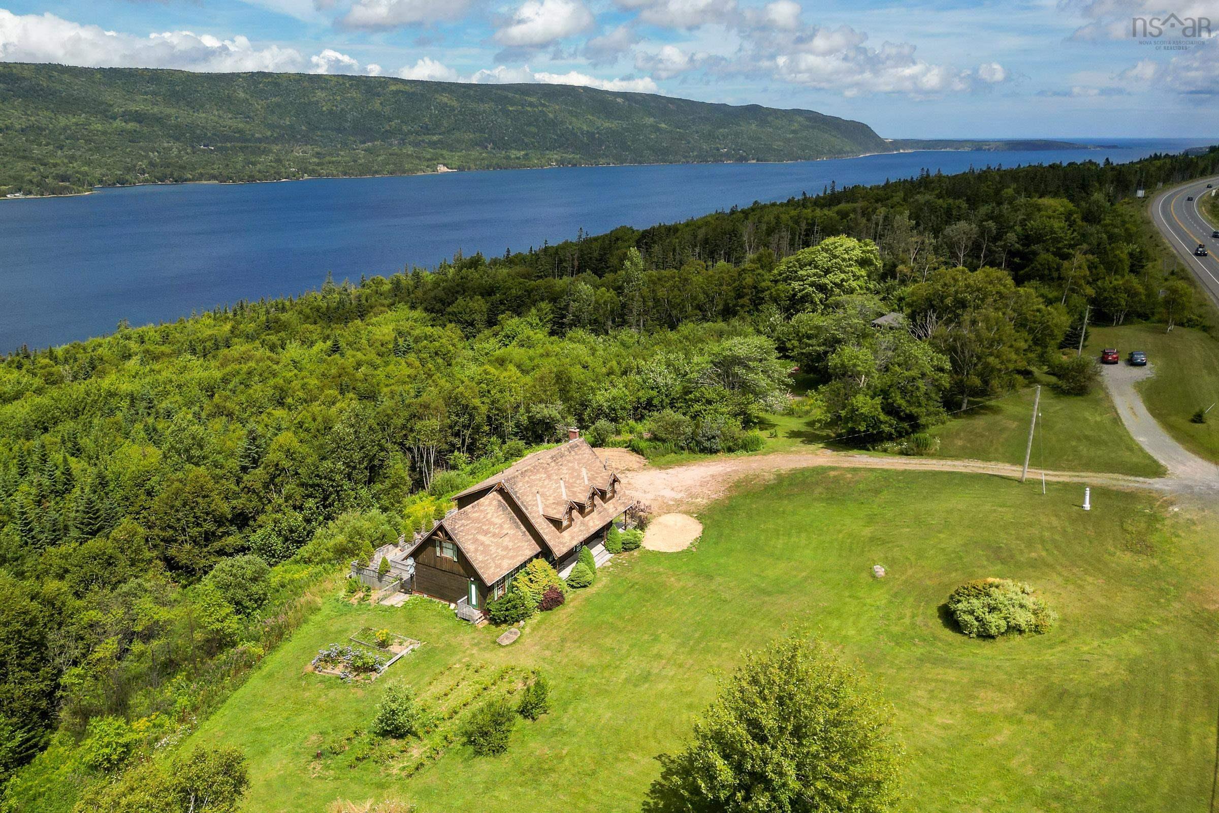 $549,900.00: 776 105 Highway, Boularderie East