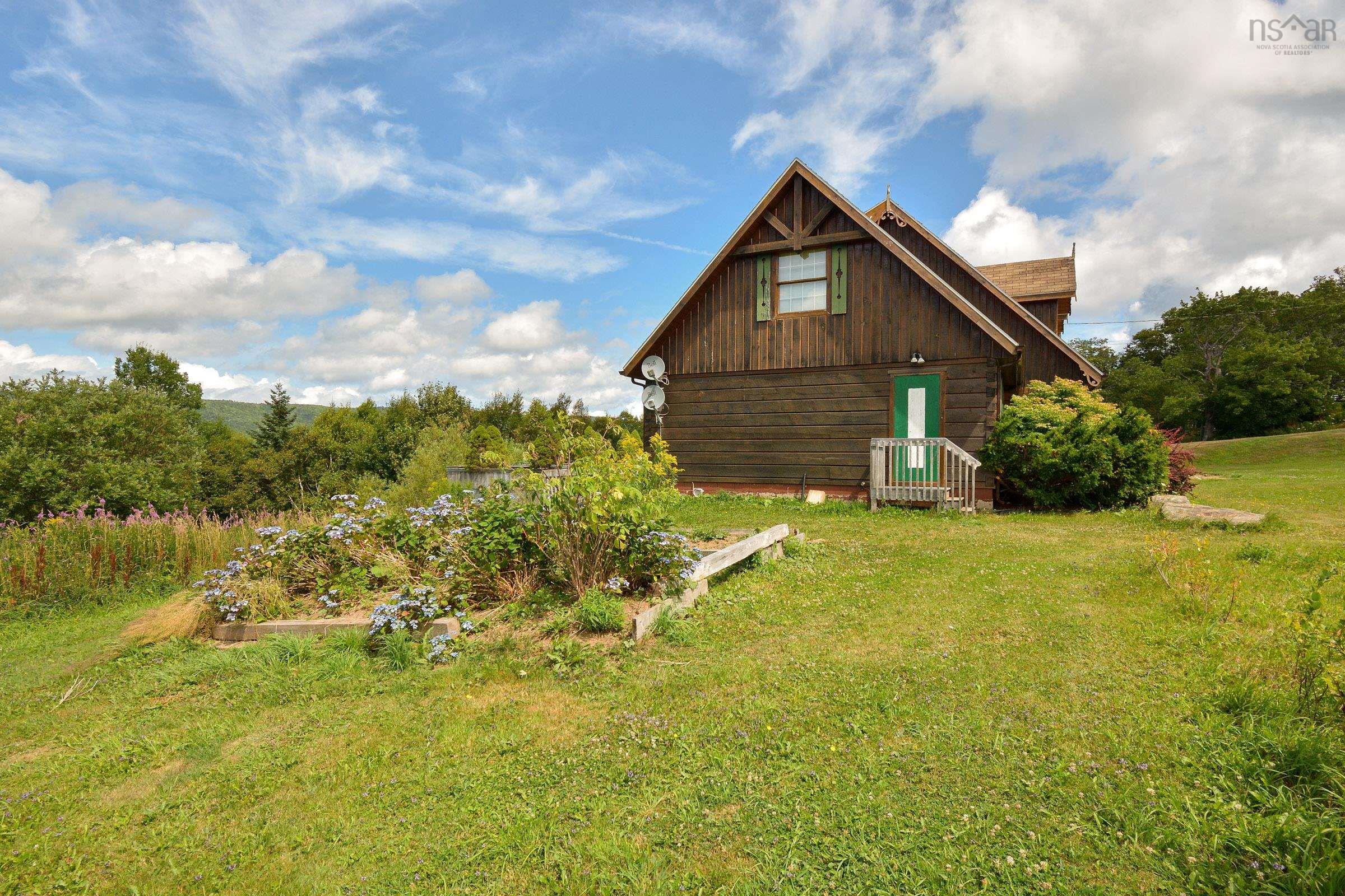 $549,900.00: 776 105 Highway, Boularderie East