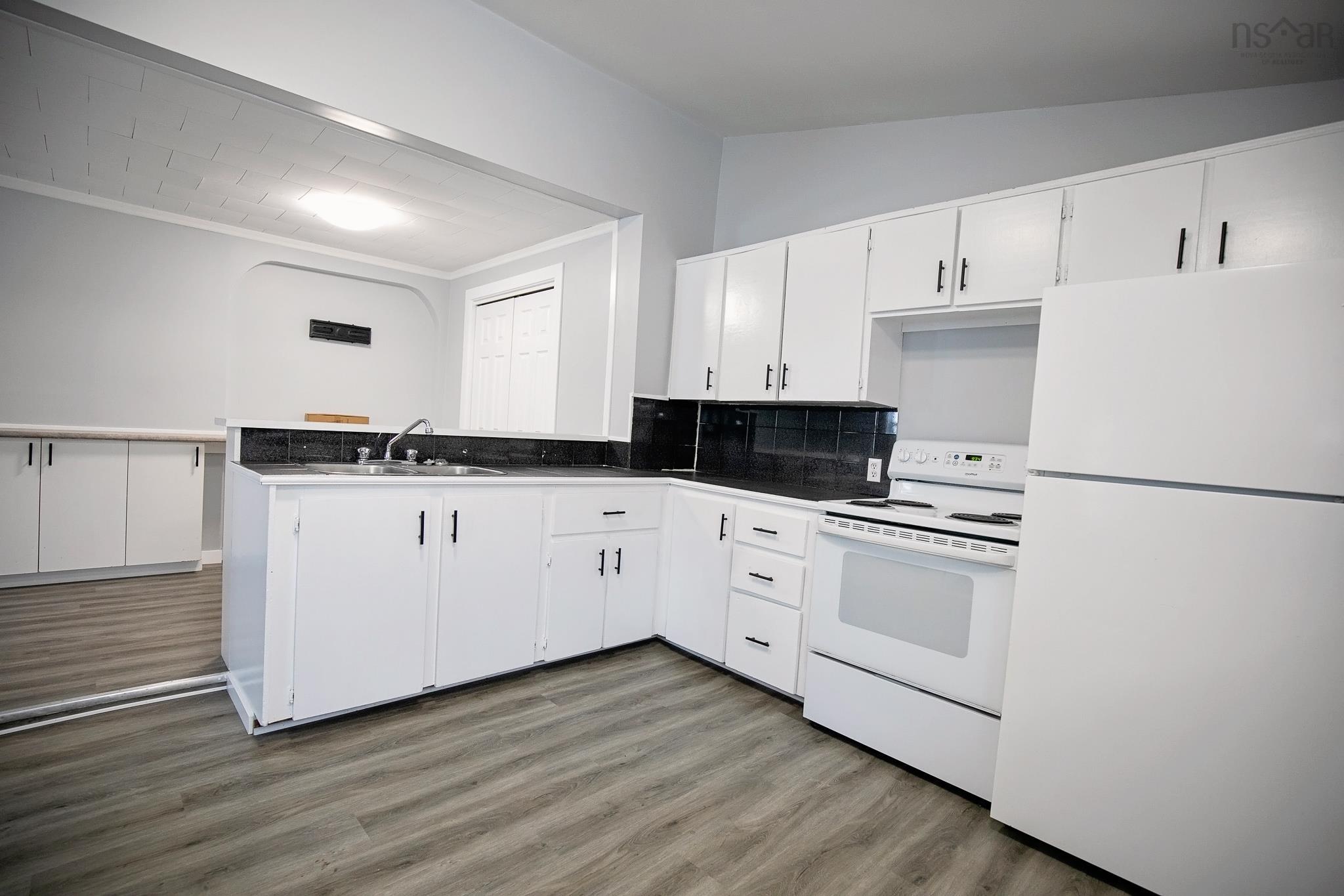 $244,900.00: 32 Douglas Avenue, Amherst