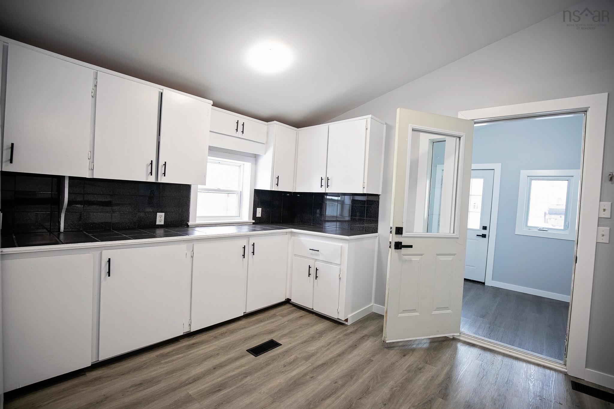 $244,900.00: 32 Douglas Avenue, Amherst