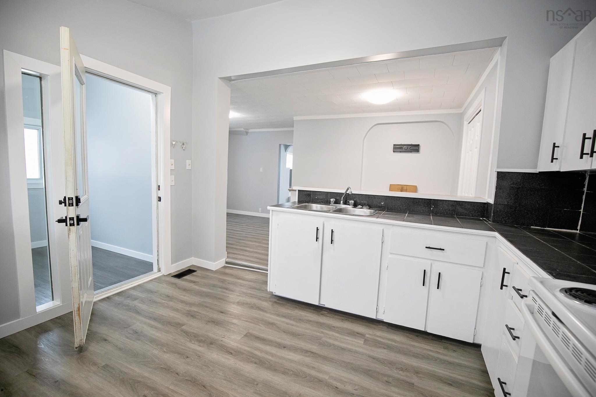 $244,900.00: 32 Douglas Avenue, Amherst